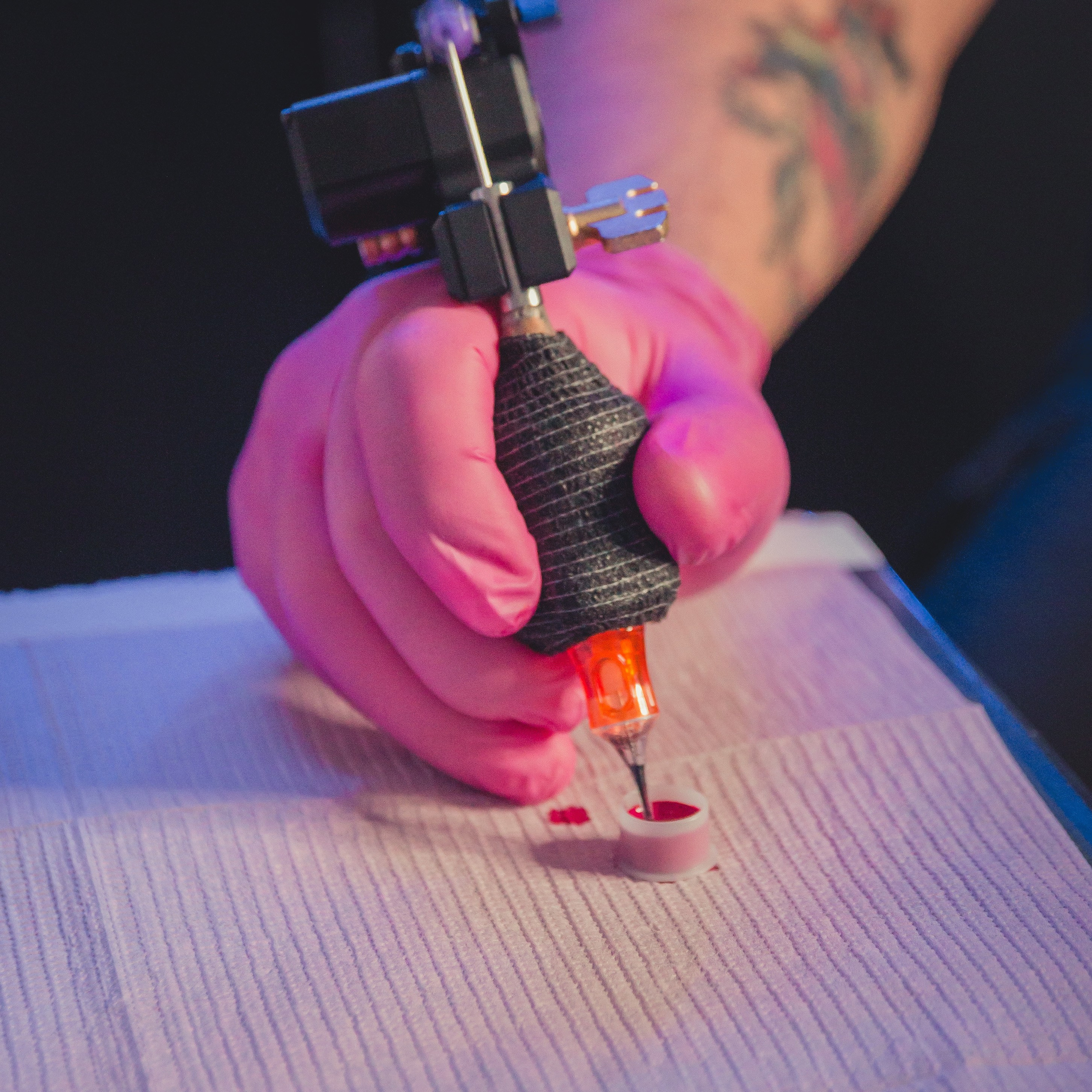 В тату студии. Фотограф в Москве Виталий Мишкин