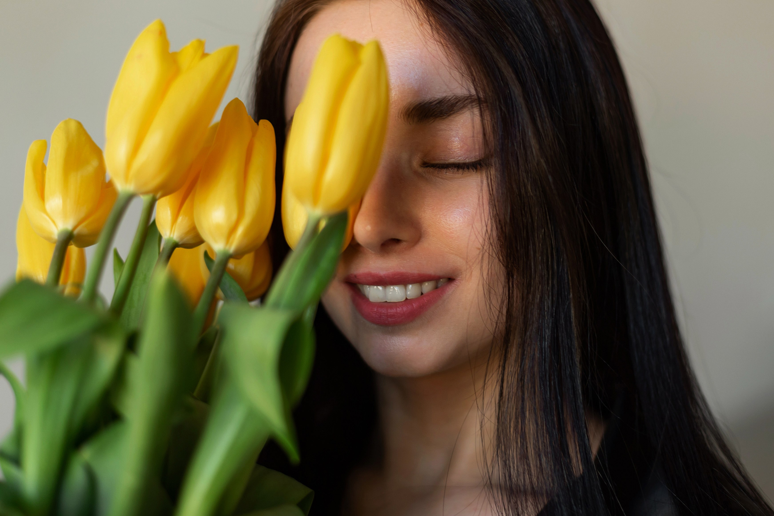 Фотосессия девушки с тюльпанами. Свадебный и портретный фотограф в Санкт-Петербурге Надежда Чечулина