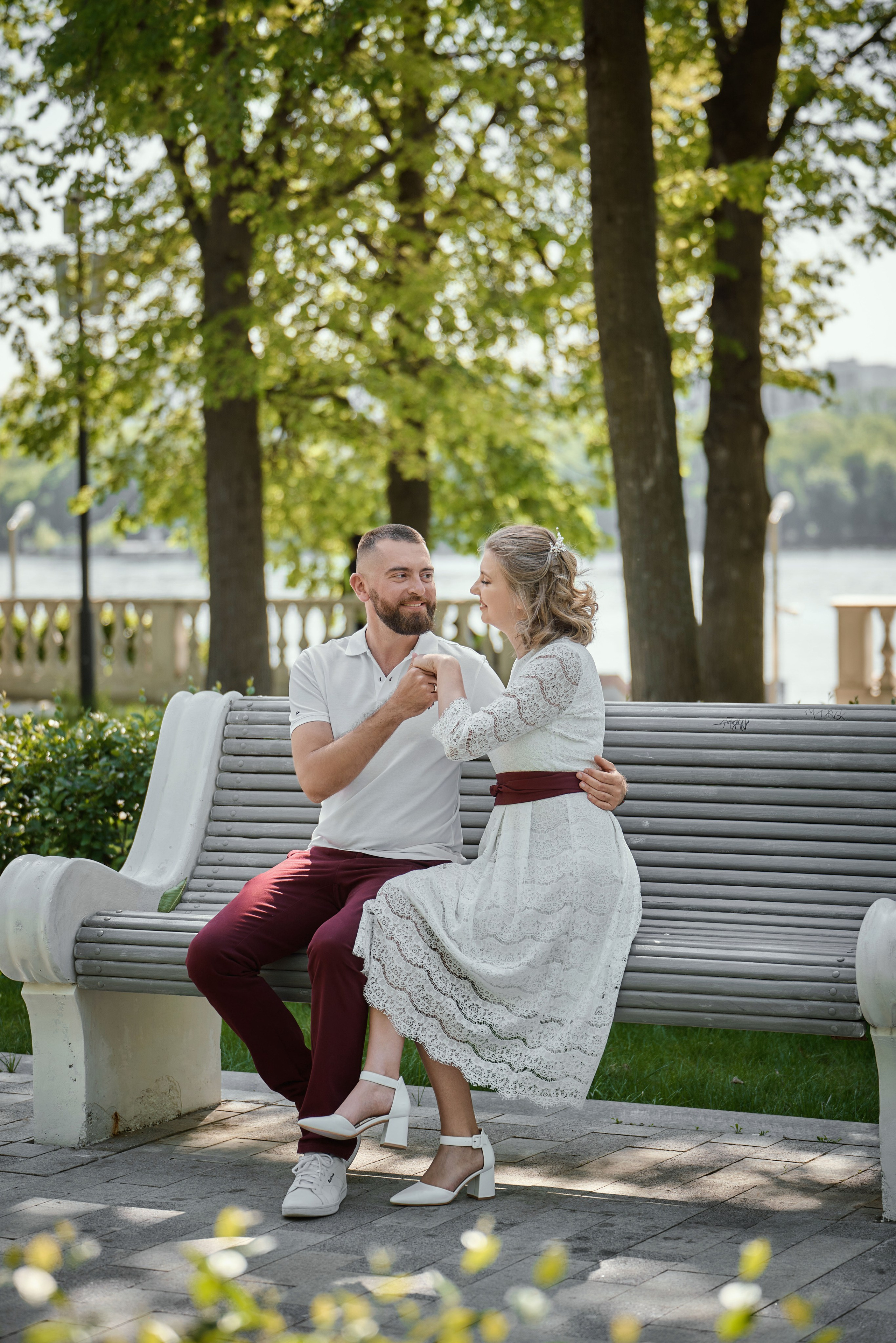 скамейка в парке речного вокзала в Москве