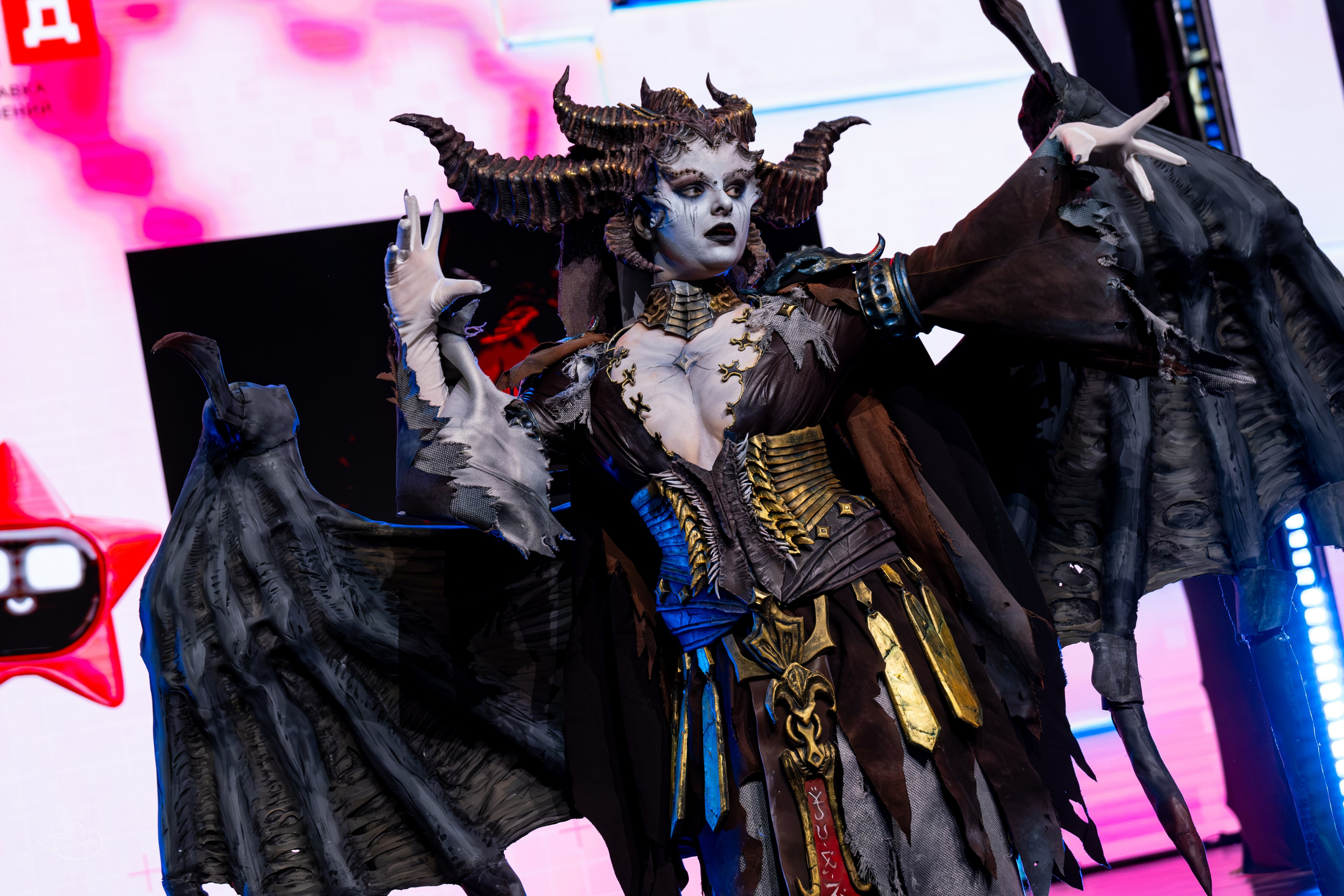 Сцена РЭД ЭКСПО 2024. Косплей фотограф