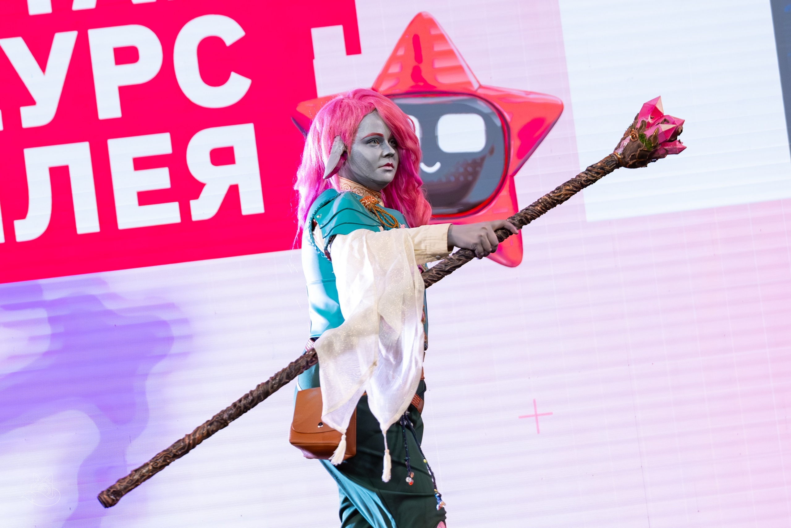 Сцена РЭД ЭКСПО 2024. Косплей фотограф