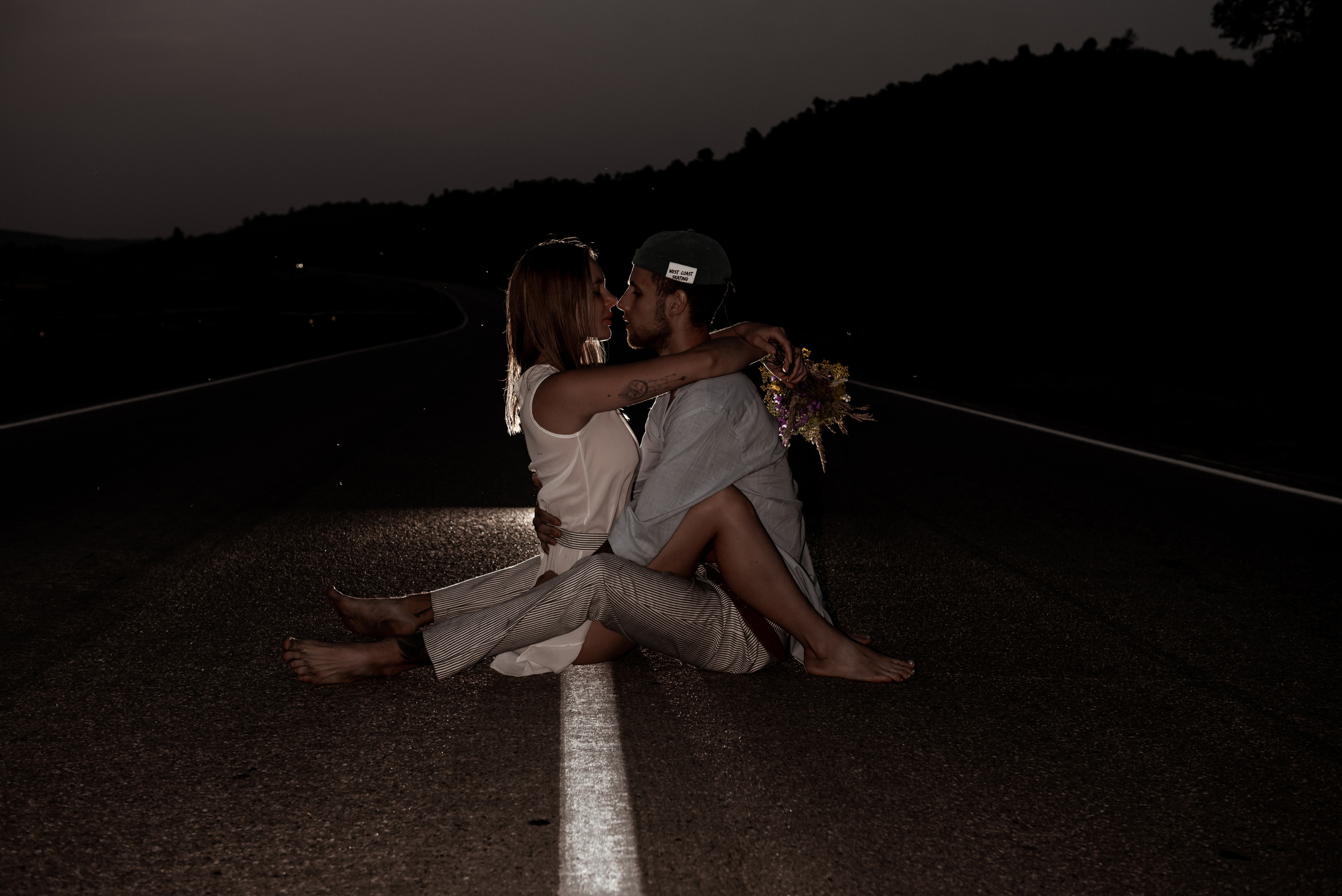 Love Story ночью на дороге