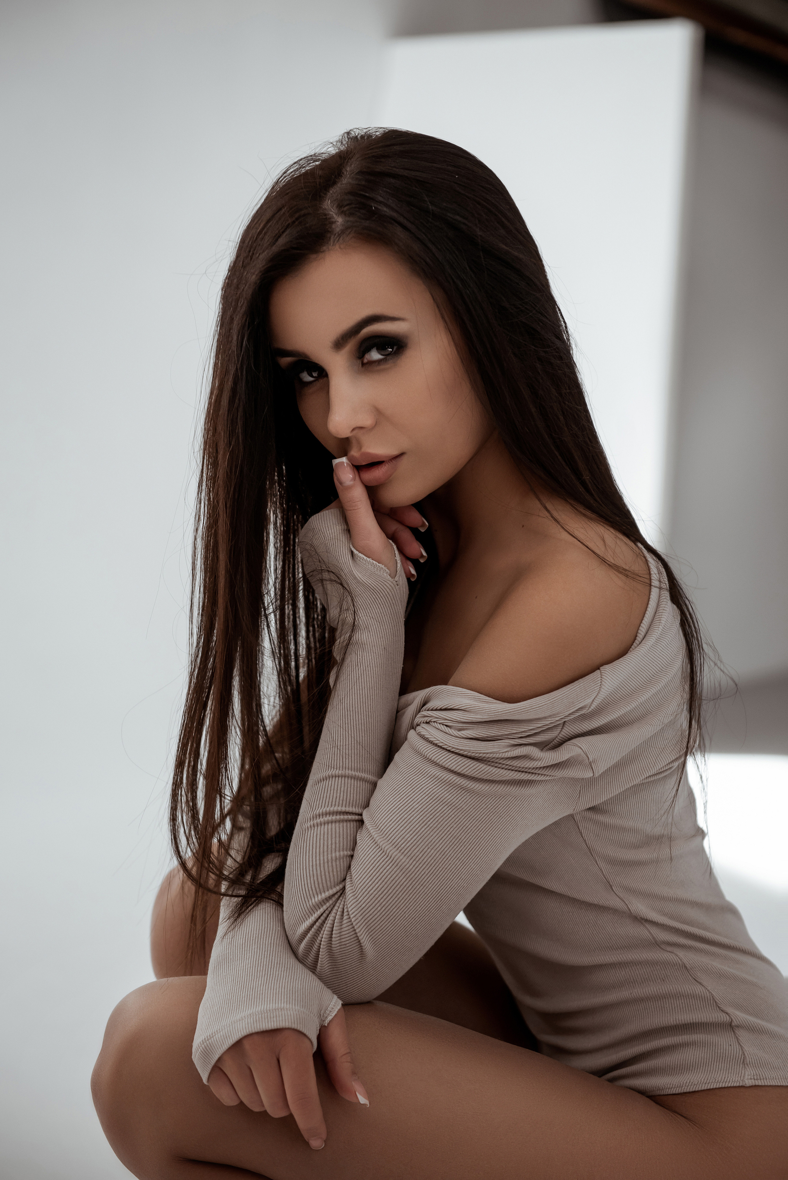 Красивый портрет девушки в боди