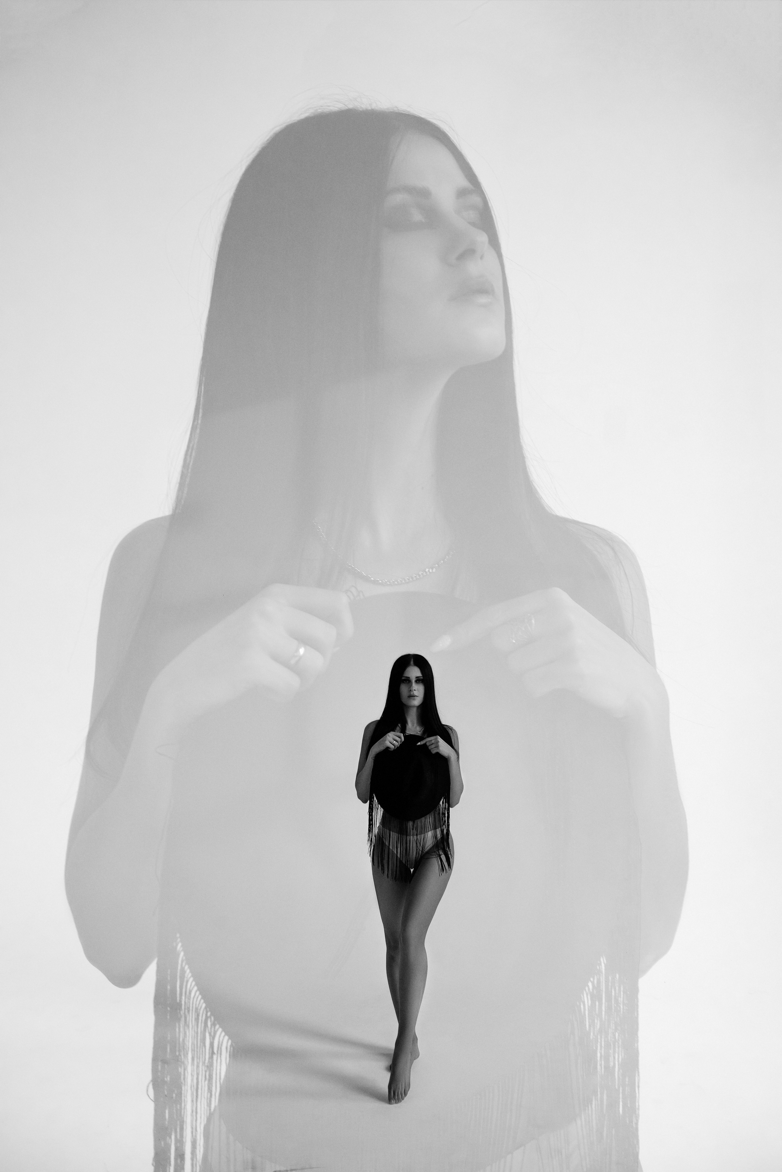 Мультиэкспозиция на фотосессии девушки в нижнем белье