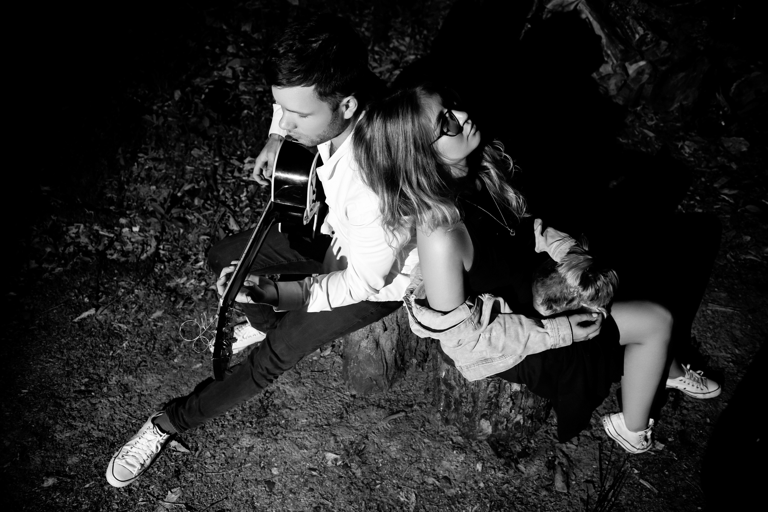 Фотосессия пары на Love Story  с гитарой