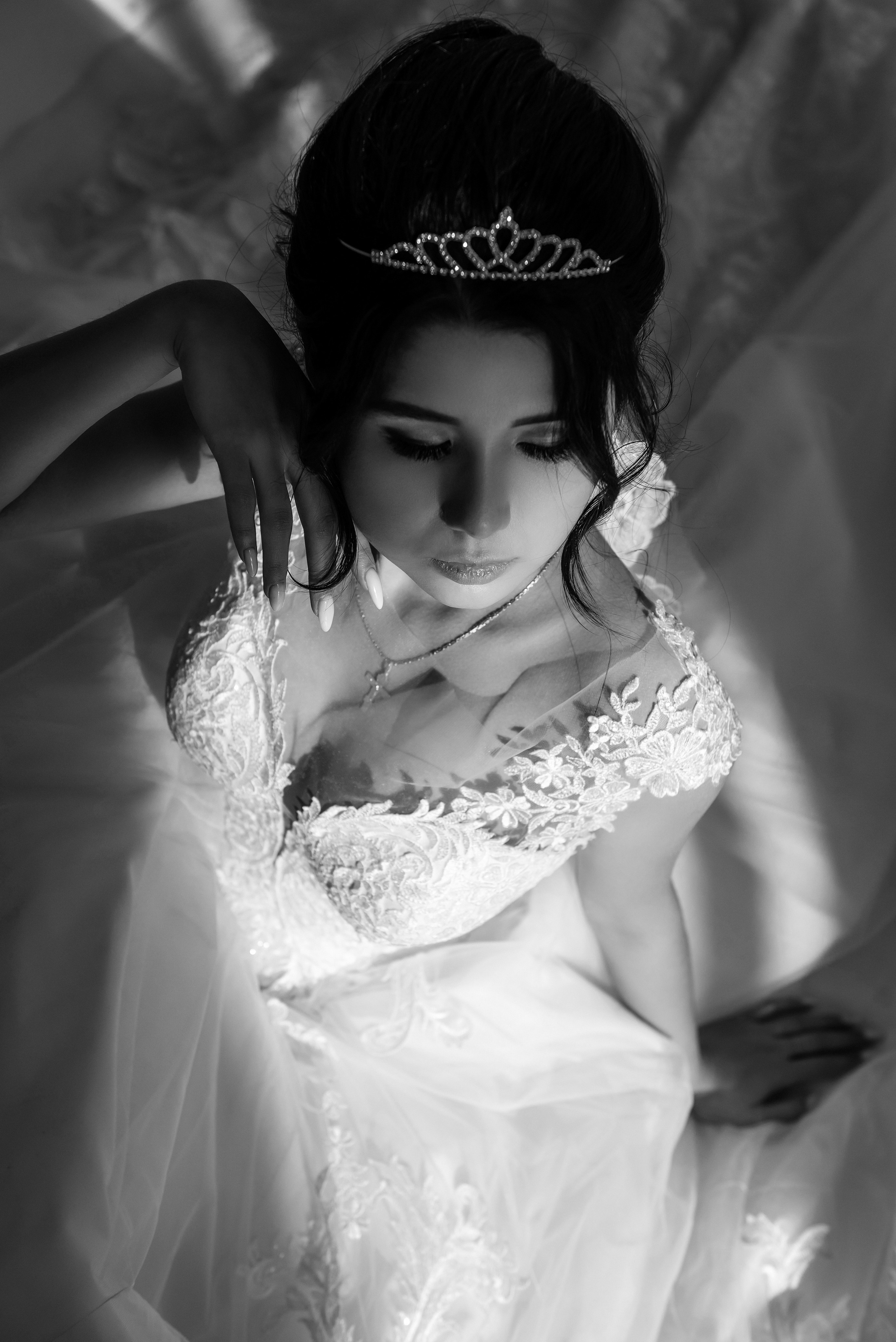 Нежный портрет невесты в свадебном платье