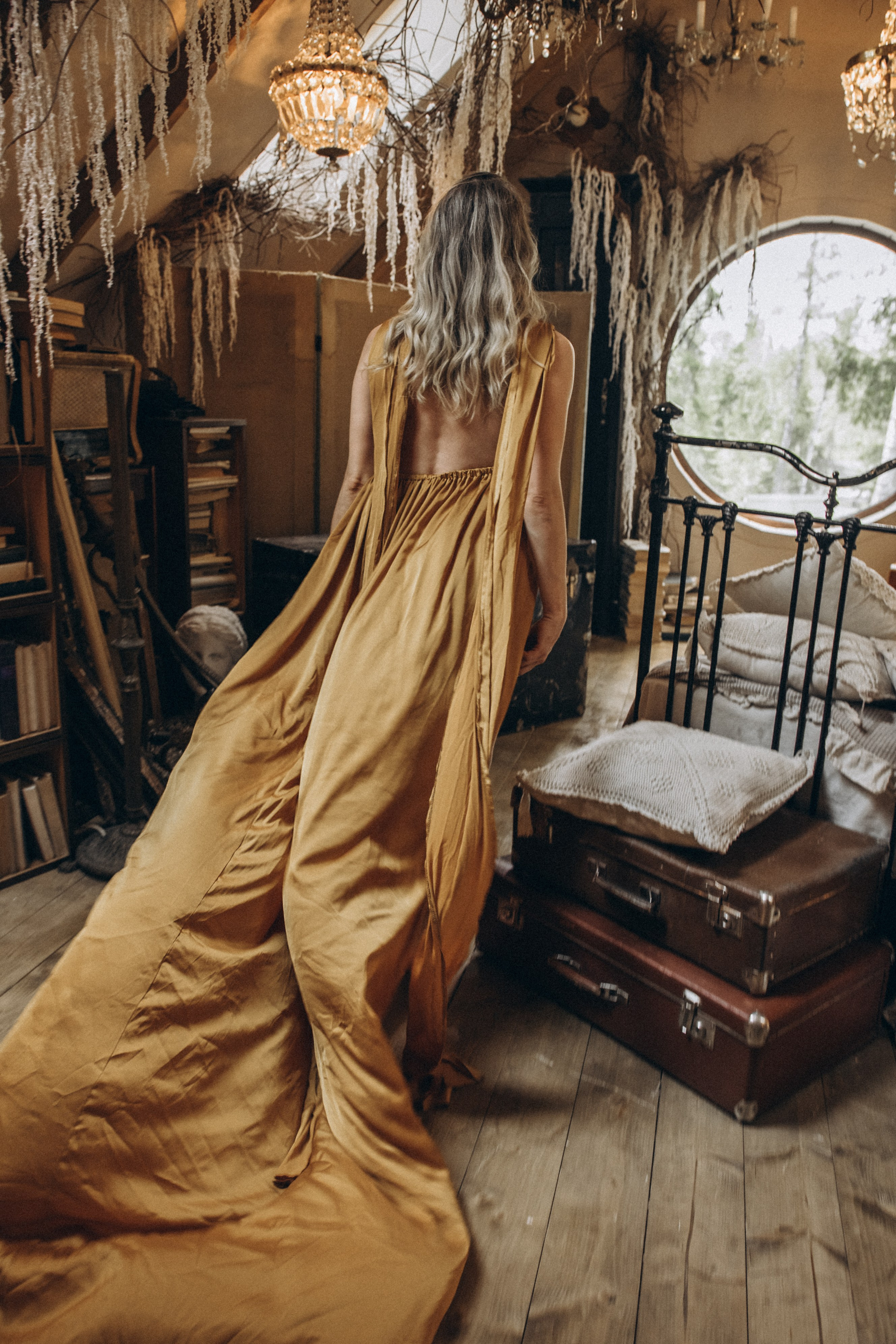 На заброшенном чердаке. Гаврилова Настя семейный фотограф lifestyle в Москве