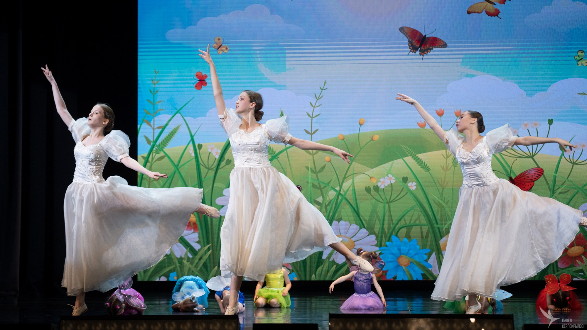 Концерт народного хореографического коллектива «Виктория». Репортажный фотограф в Казани Павел Серпокрылов