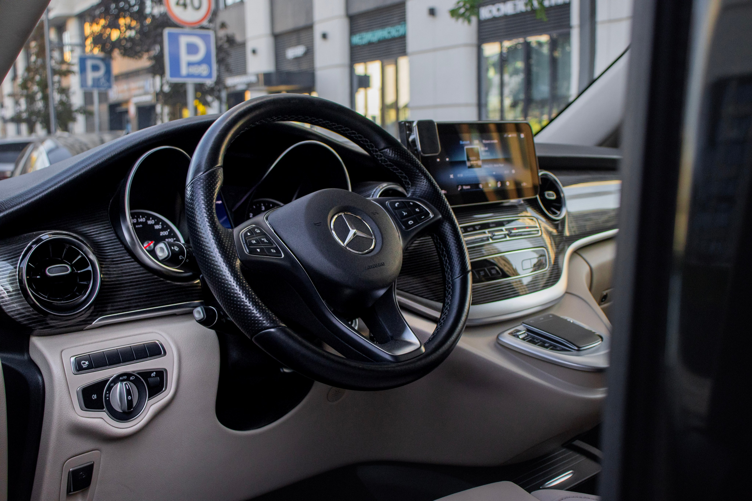 Mercedes-Benz V-class