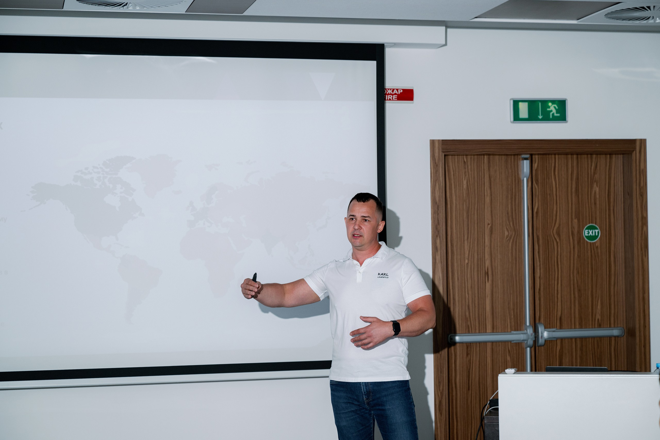 Бизнес завтрак BakoTech&Fortra. Фотограф в Алматы — Алексей Коньков | Репортаж, свадьбы, портреты