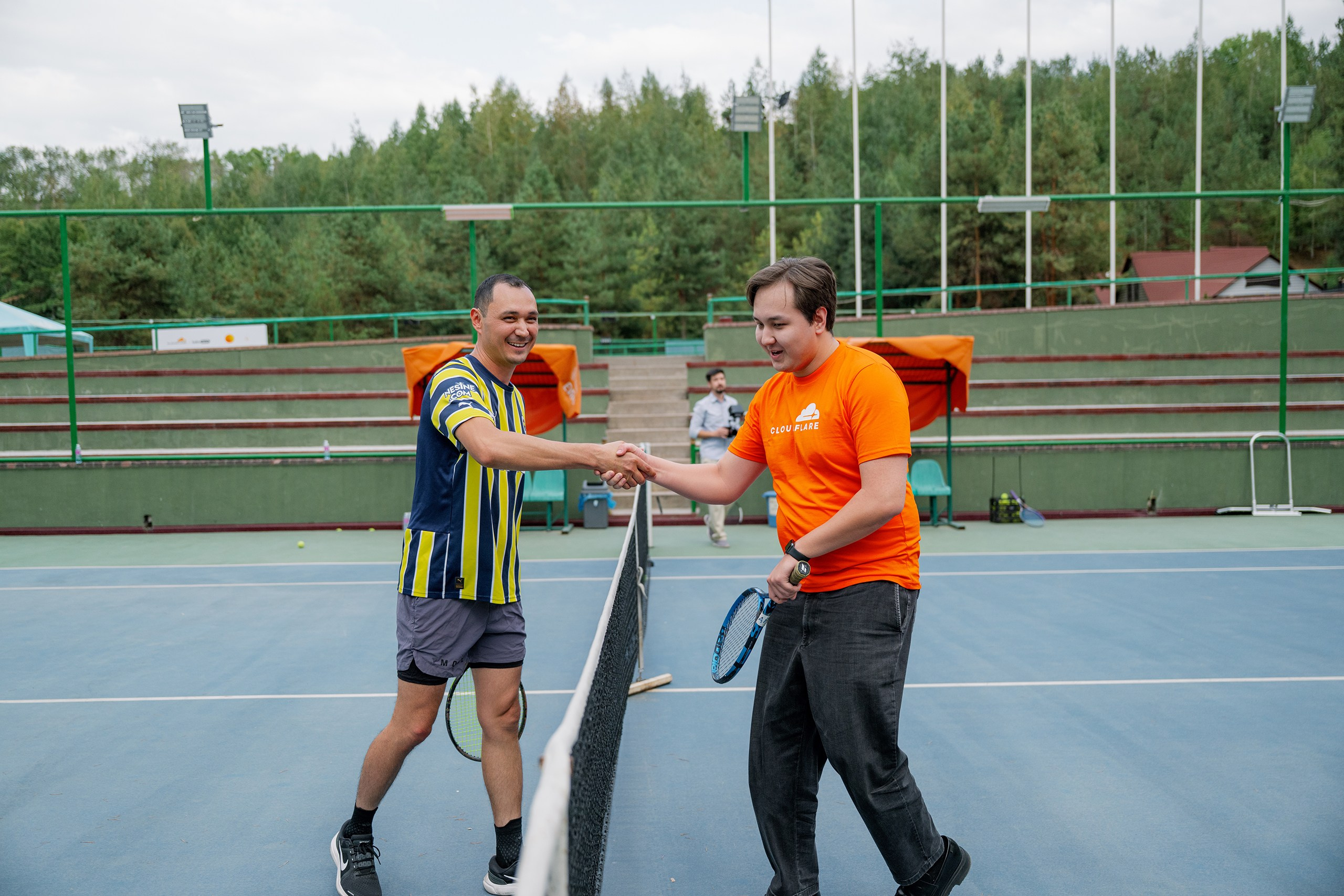 Конференция/Игра в тенис — BakoTech&Cloudfire. Фотограф в Алматы — Алексей Коньков | Репортаж, свадьбы, портреты