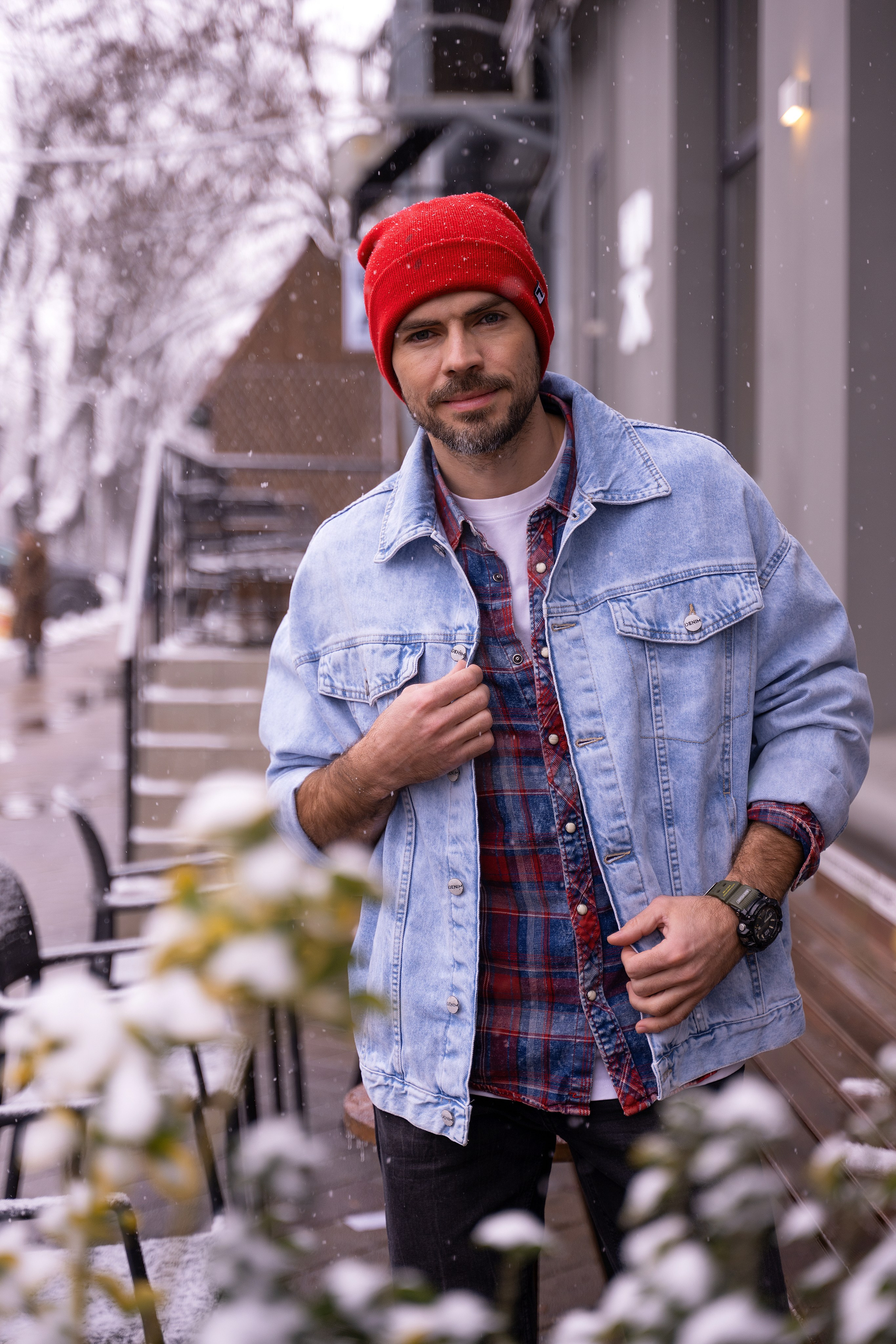 Красавчик в кафе. Главная