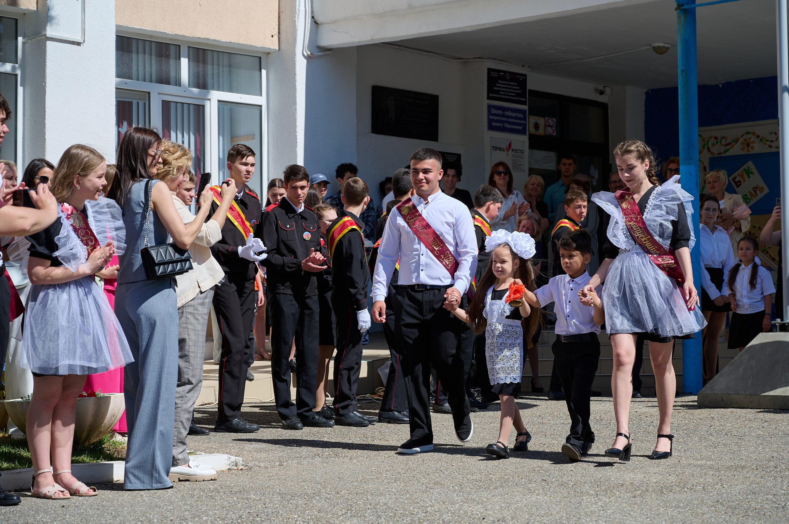 Последний звонок. Жизнь курорта Кабардинка в фотографиях