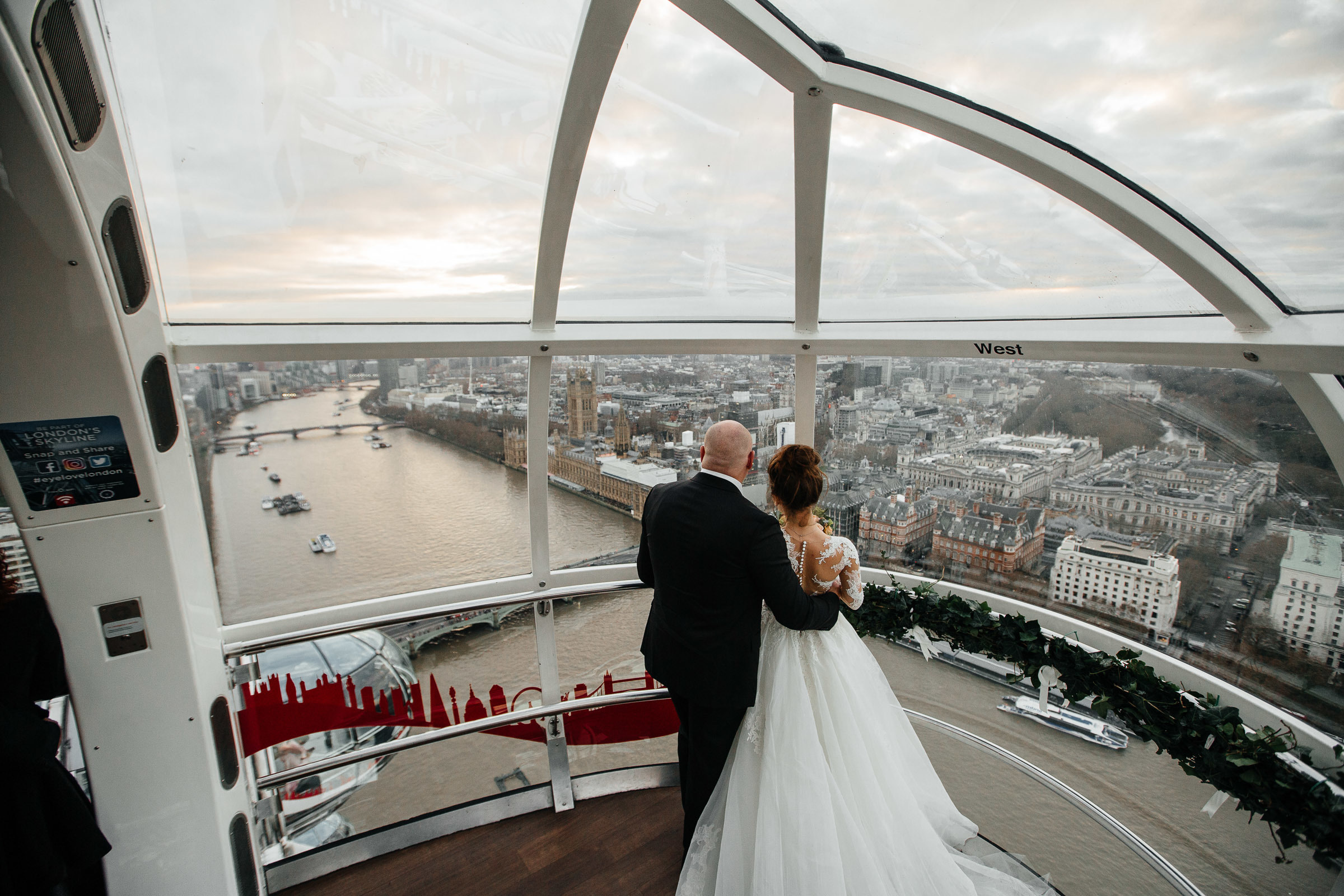 Wedding in London with a ceremony at the London eye. Worldwide Wedding Photography Demskoy Studio