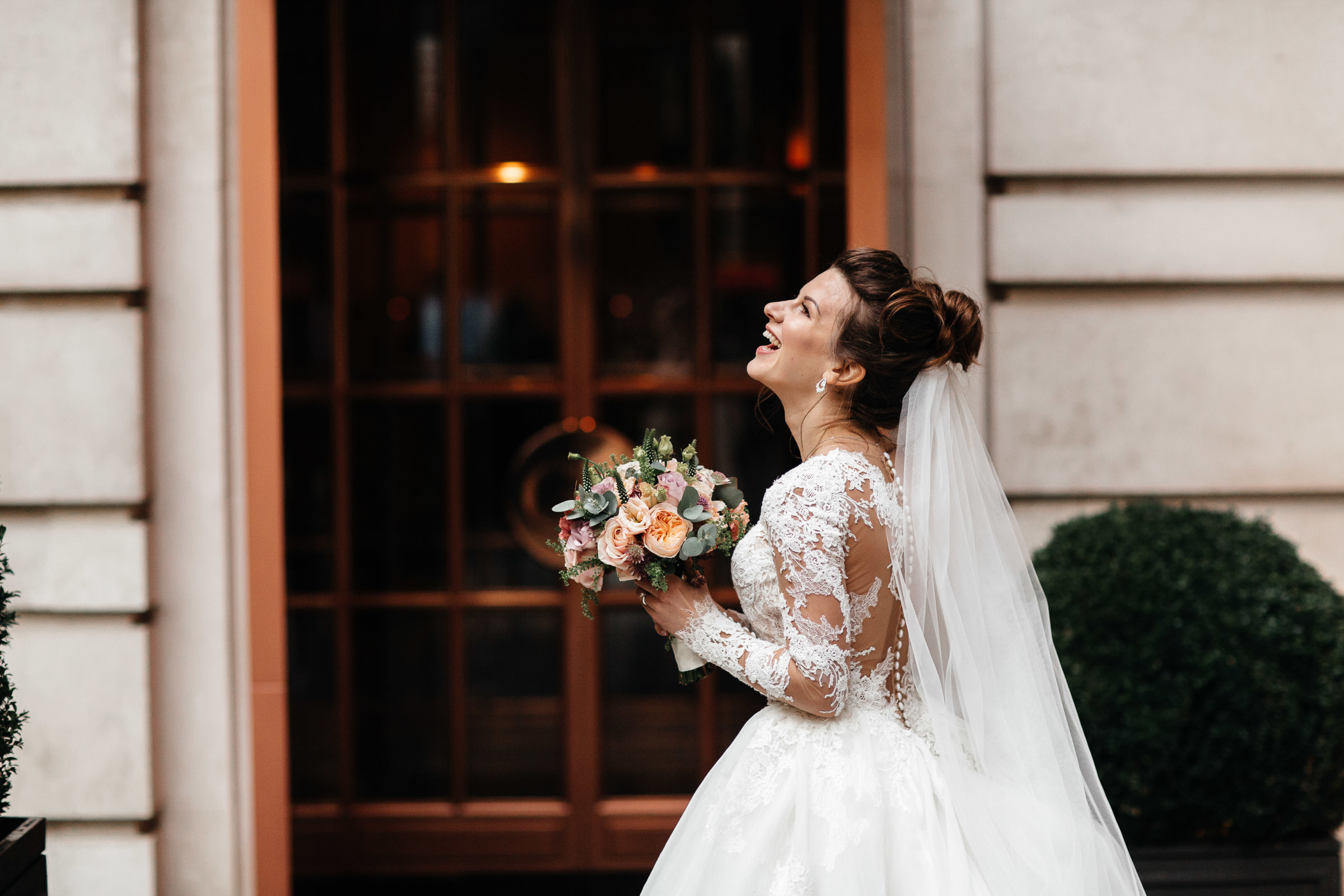 Wedding in London with a ceremony at the London eye. Worldwide Wedding Photography Demskoy Studio