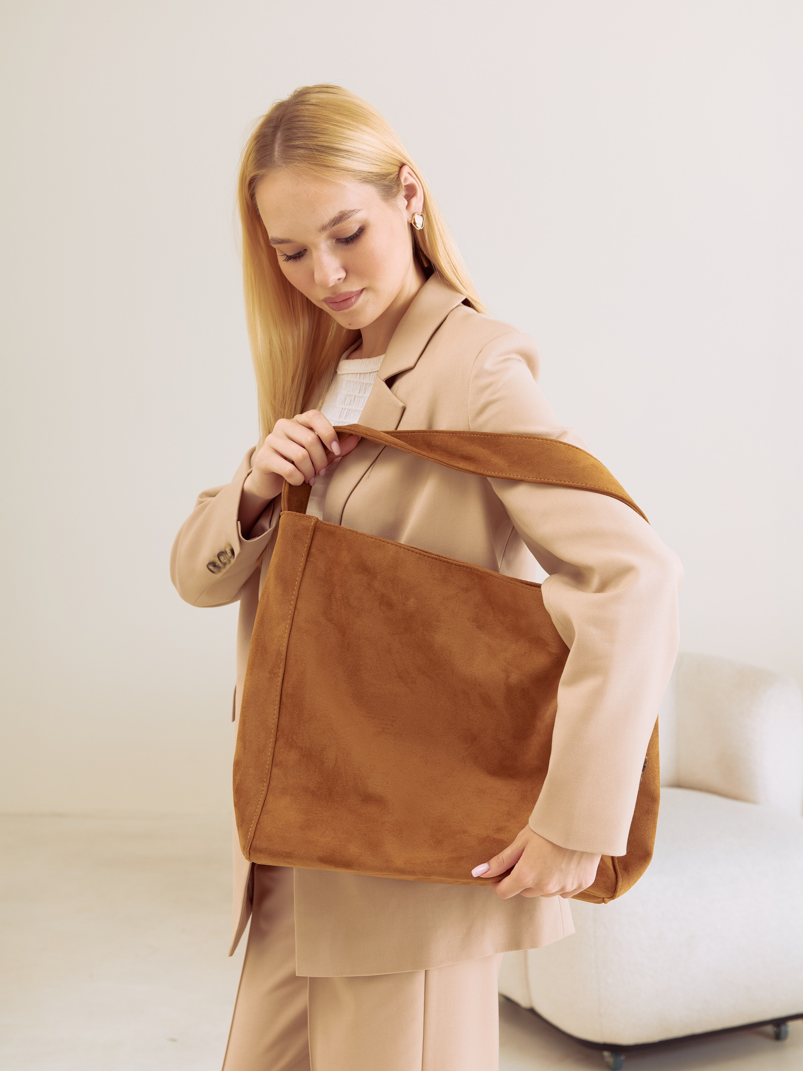 Фотосъемка аксессуаров с моделью в Ростове-на-Дону. Предметный и бизнес фотограф в Ростове-на-Дону Александра Степанова