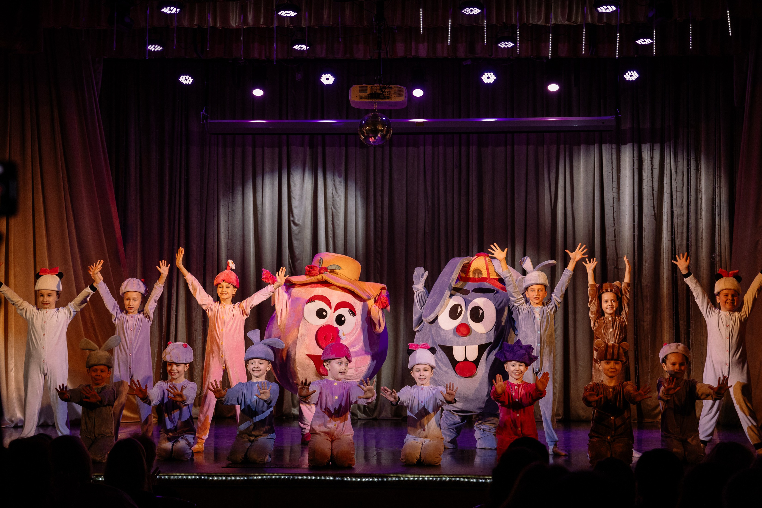 Сибирские узоры ДК Ефремова. Фотограф Юлия Мальцева