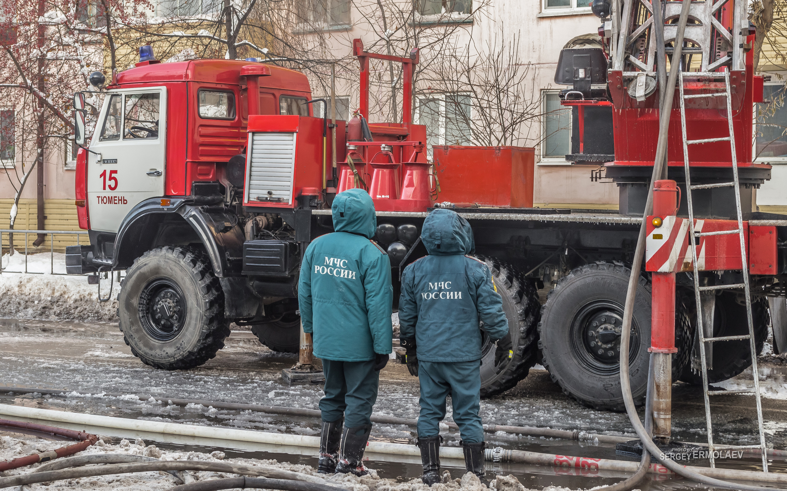 Пожар на крыше жилой пятиэтажки по улице Парфёнова