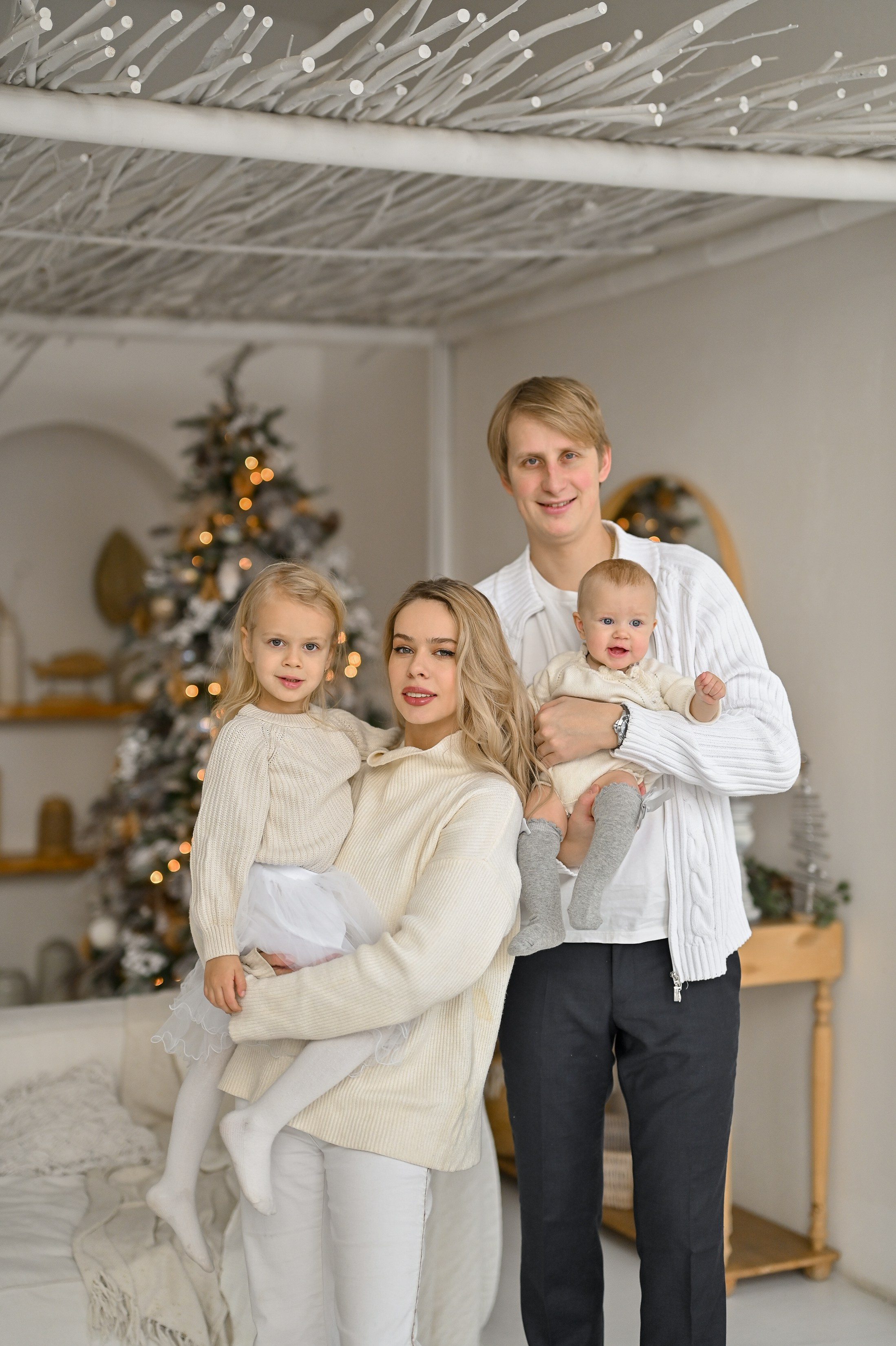 Семейная фотосессия в зале Убуд фотостудия Мимика. Semerlina.ru