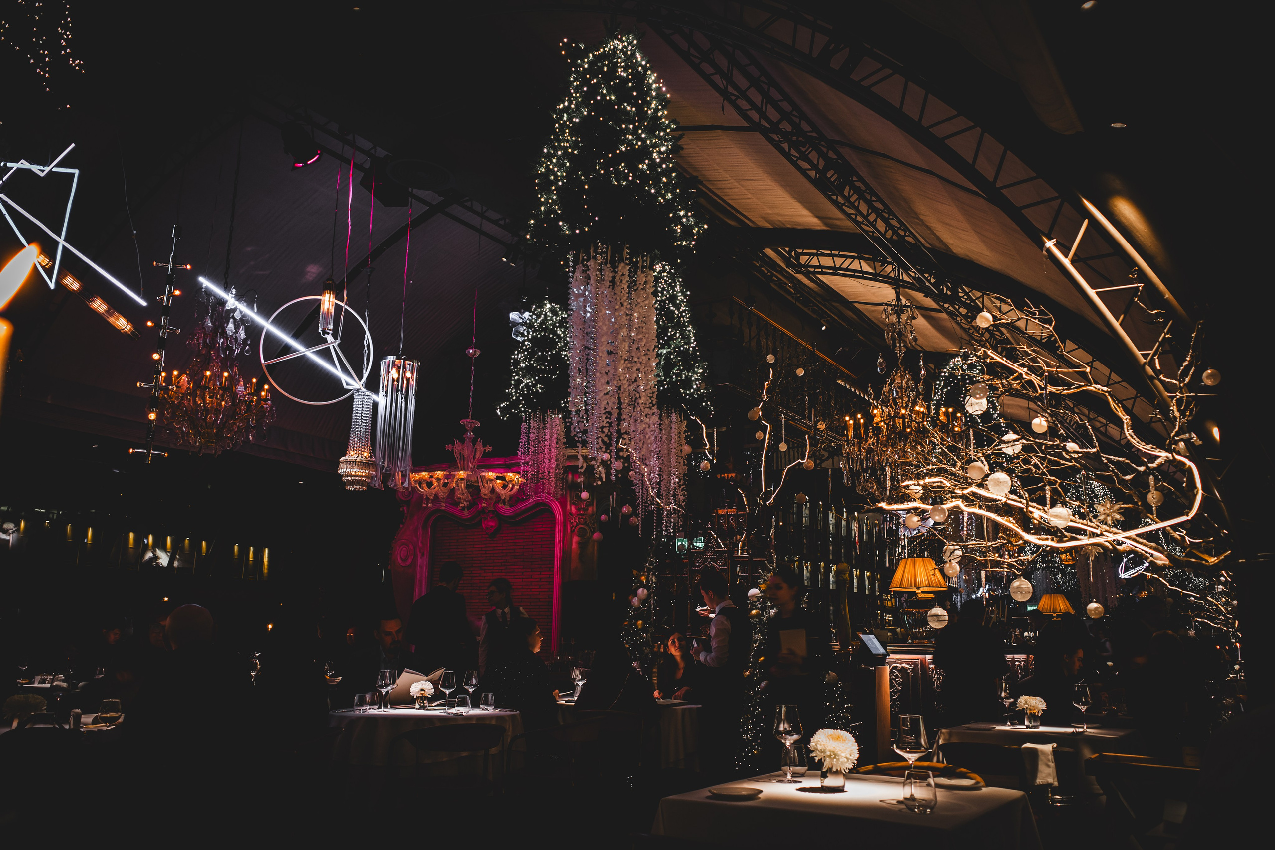 В ресторане White Rabbit