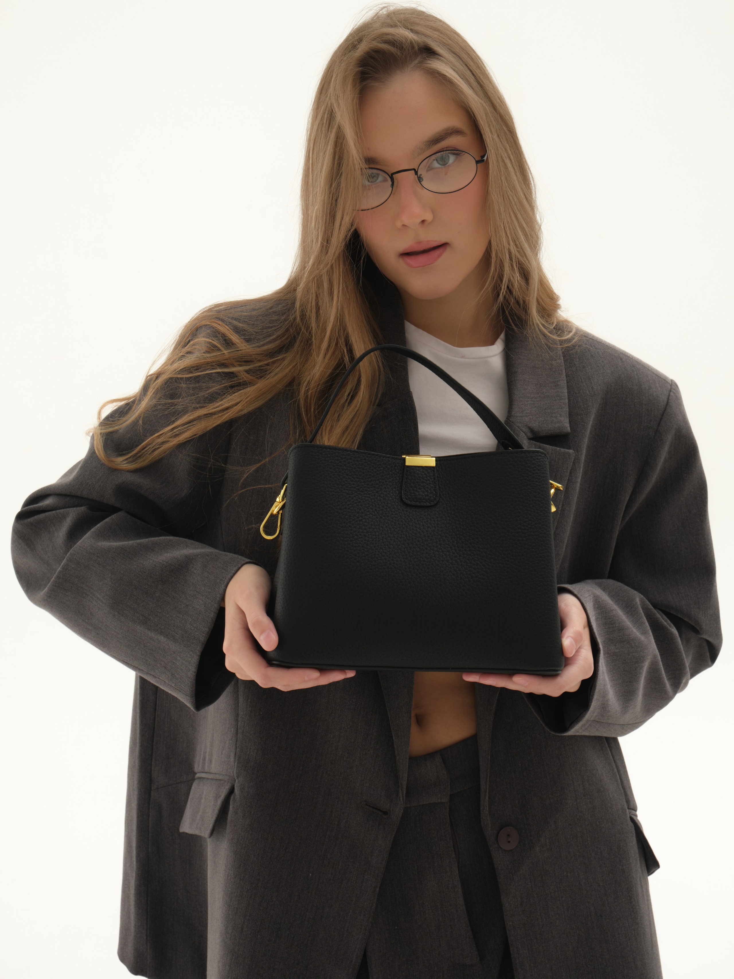 Съемка для маркетплейса, сумки / фотоаппарат. Привет) Меня зовут Анита и я фотограф из Сургута