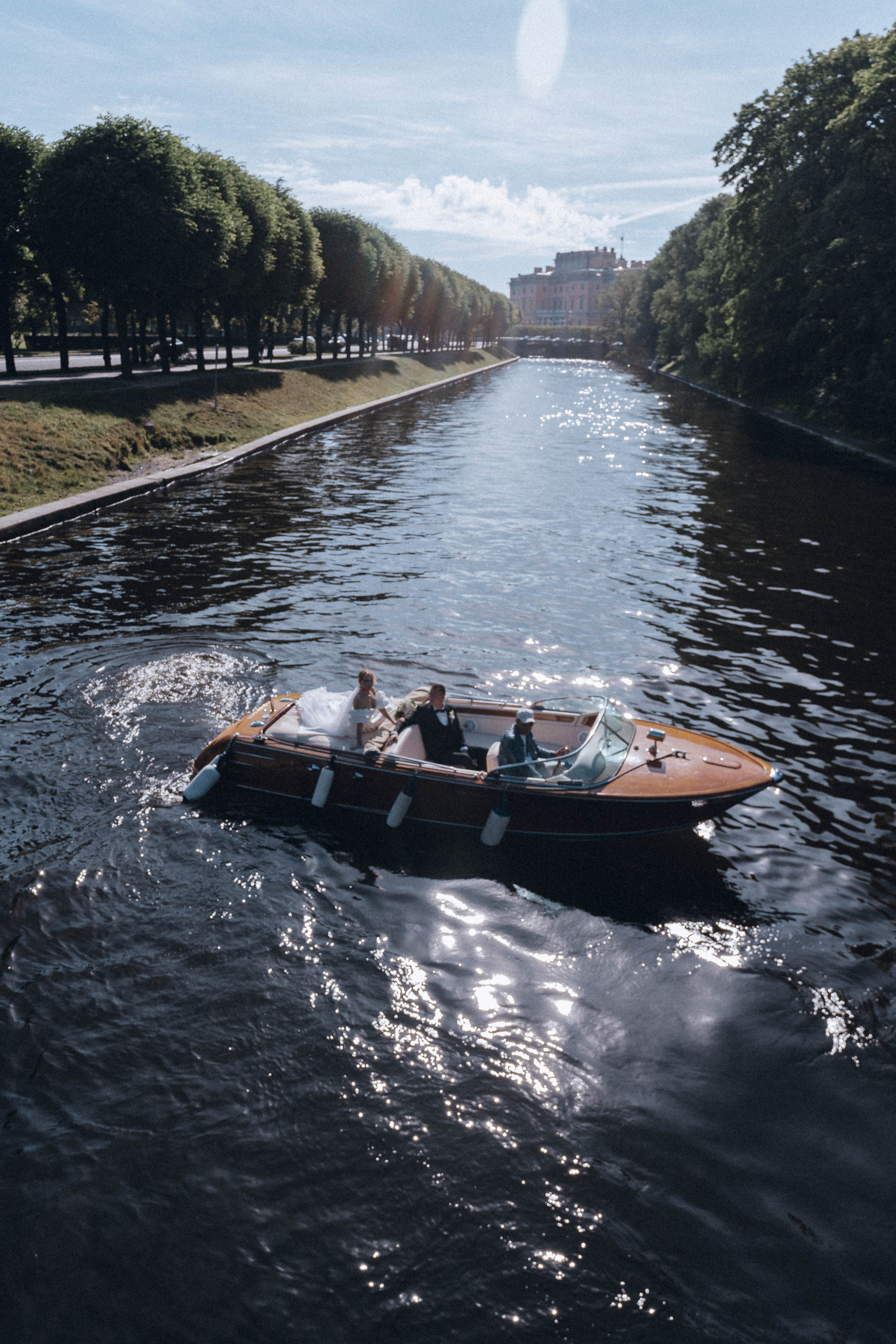 СВАДЕНБНАЯ СЬЕМКА НА КАТЕРЕ ПО КАНАЛАМ САНКТ-ПЕТЕРБУРГА И В АКВАТОРИИ НЕВЫ. Профессиональный фотограф, Санкт-Петербург — Виктория Богомолова