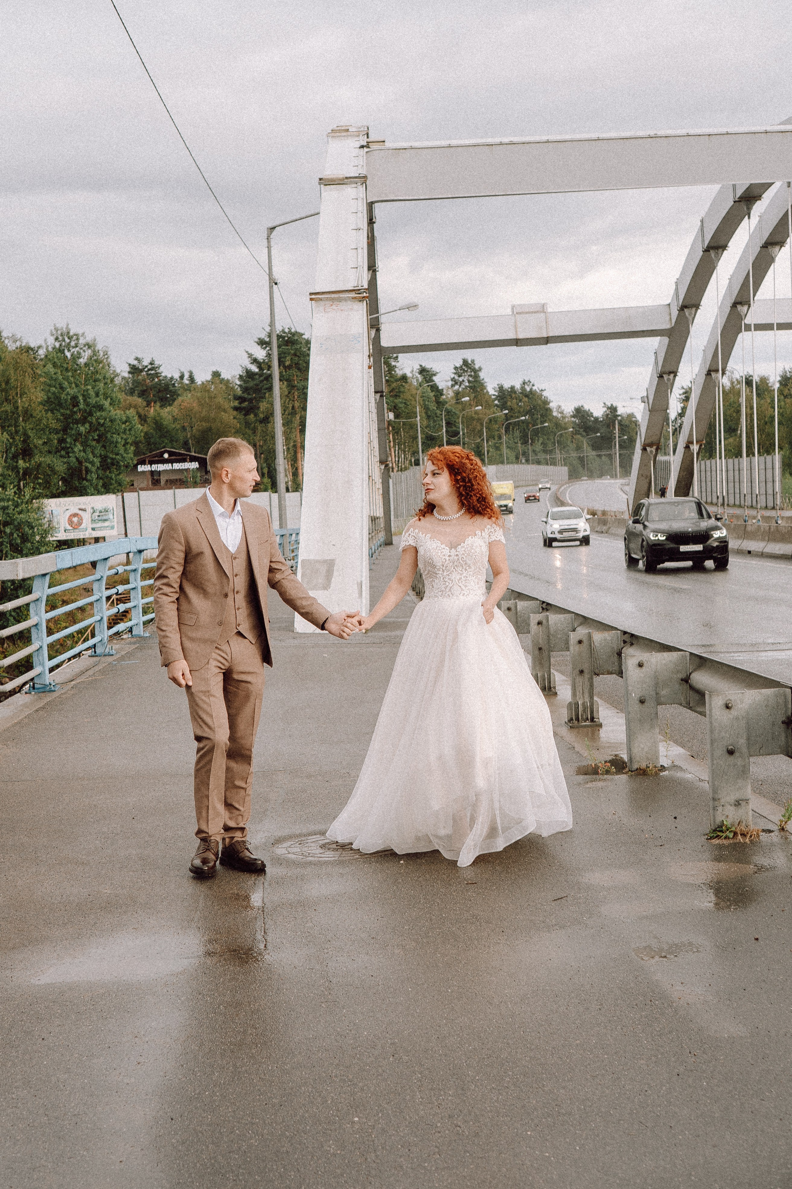 СВАДЕБНАЯ ФОТОСЕССИИЯ ПАРЫ В ГОРОДЕ ПРИОЗЕРСК В СОСНОВОМ ЛЕСУ И С ПИКАПОМ. Профессиональный фотограф, Санкт-Петербург — Виктория Богомолова
