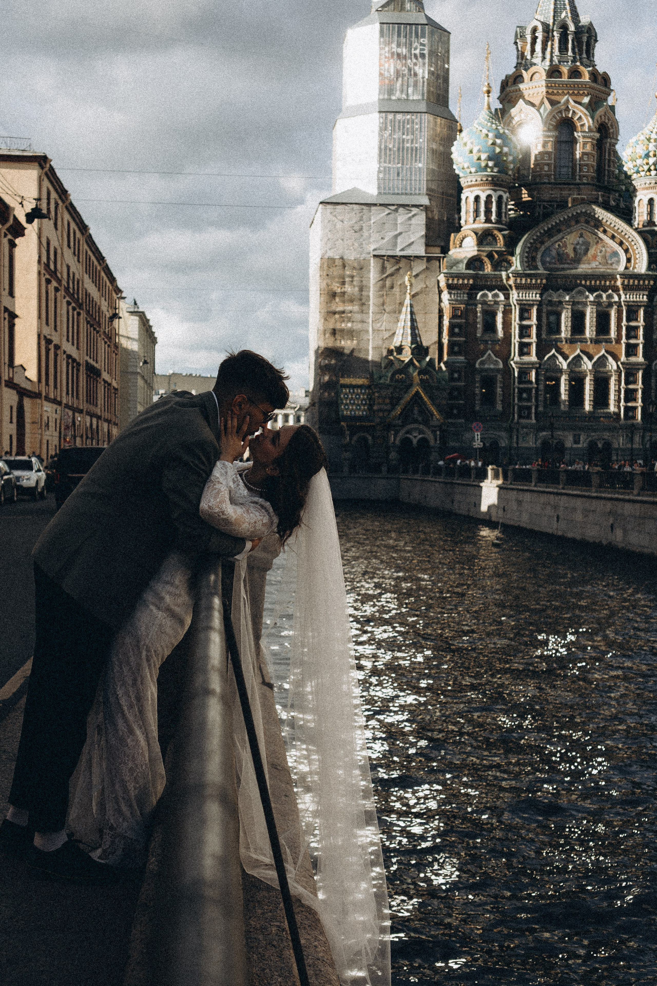 СВАДЕБНАЯ ПРОГУЛКА ВОЗЕ ИСАИКЕВСКОГО СОБОРА АСТОРИИ И ЗАКОНОДАЛЕТНОГО СОБРАНИЯ. Профессиональный фотограф, Санкт-Петербург — Виктория Богомолова