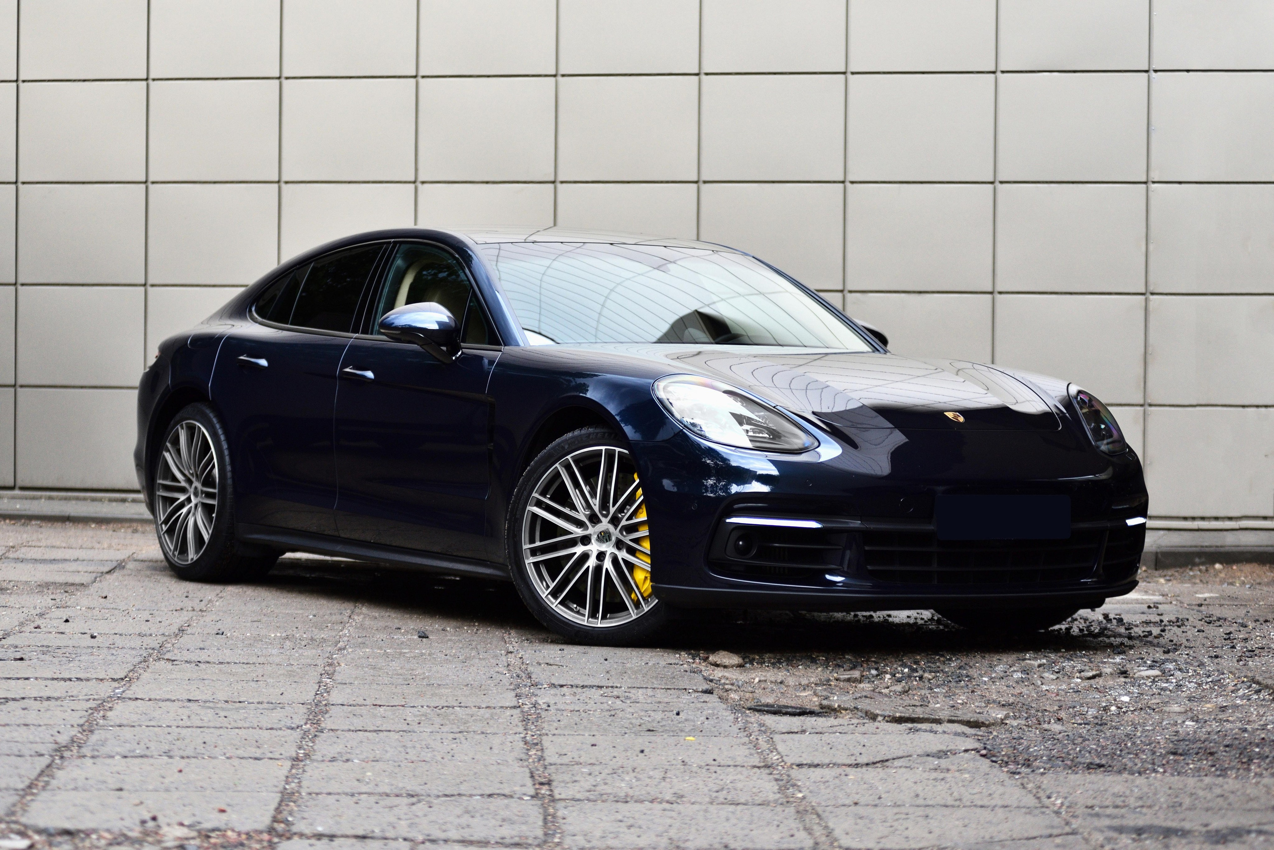 Porsche Panamera Turbo S. Автомобильный и интерьерный фотограф в Минске Александр Тагаев