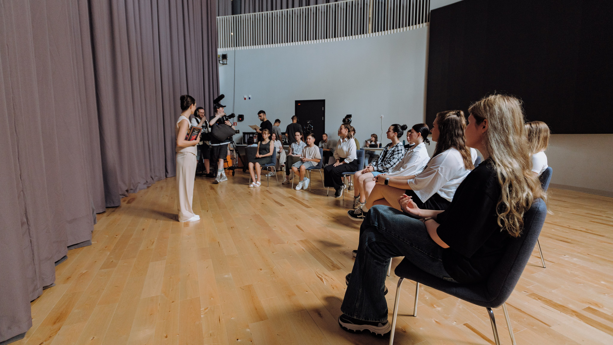 Женя Медведева / Уроки истории. Творческий и репортажный фотограф в Москве Клим Долгов