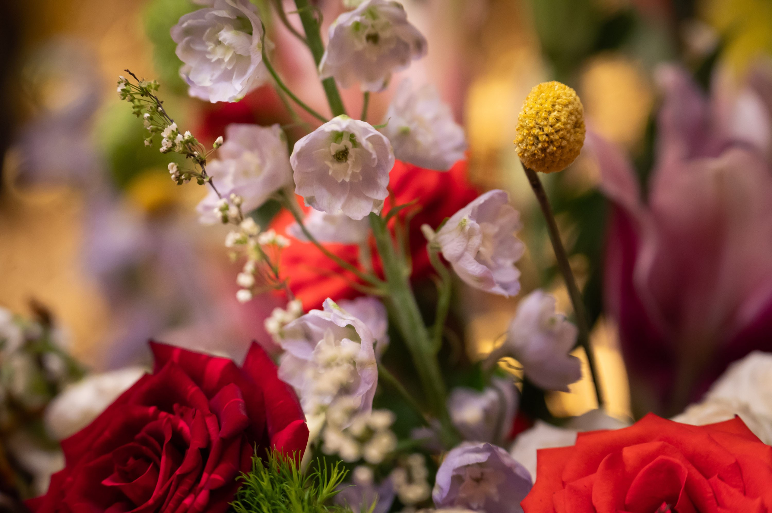 Храм Преображения Господня в Богородском. Цветы на Пасху. Антон и Татьяна Денисенко — В храме