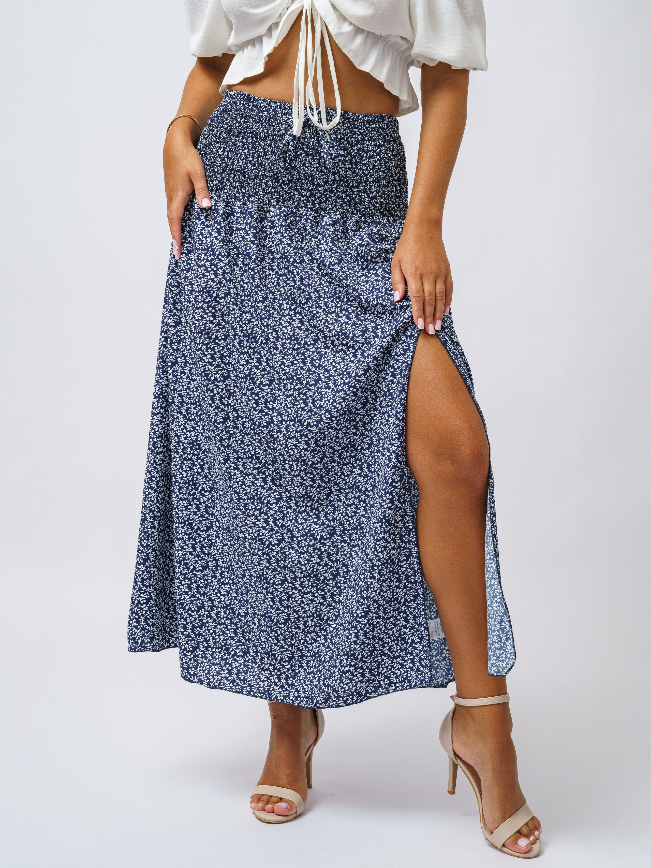 Юбки, модель Юлия. KED Production — продакшн из СПб. Создаём фото, видео и контент, который помогает брендам и селлерам продавать больше