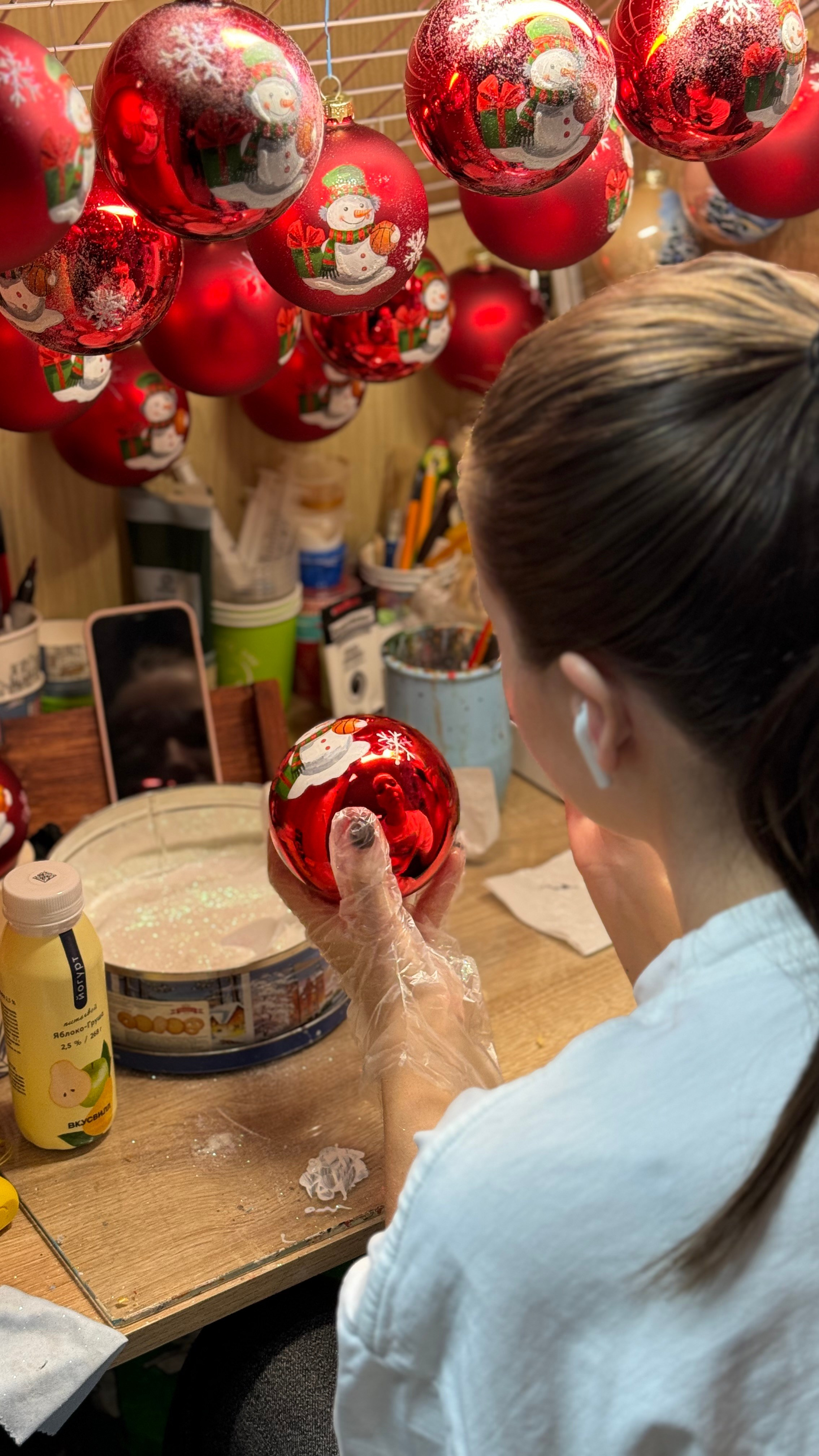 ArtSHARm- наше портфолио по ёлочным шарам с ручной росписью. Художественная ручная роспись елочных шаров, корпоративные подарки и восковые аромасвечи