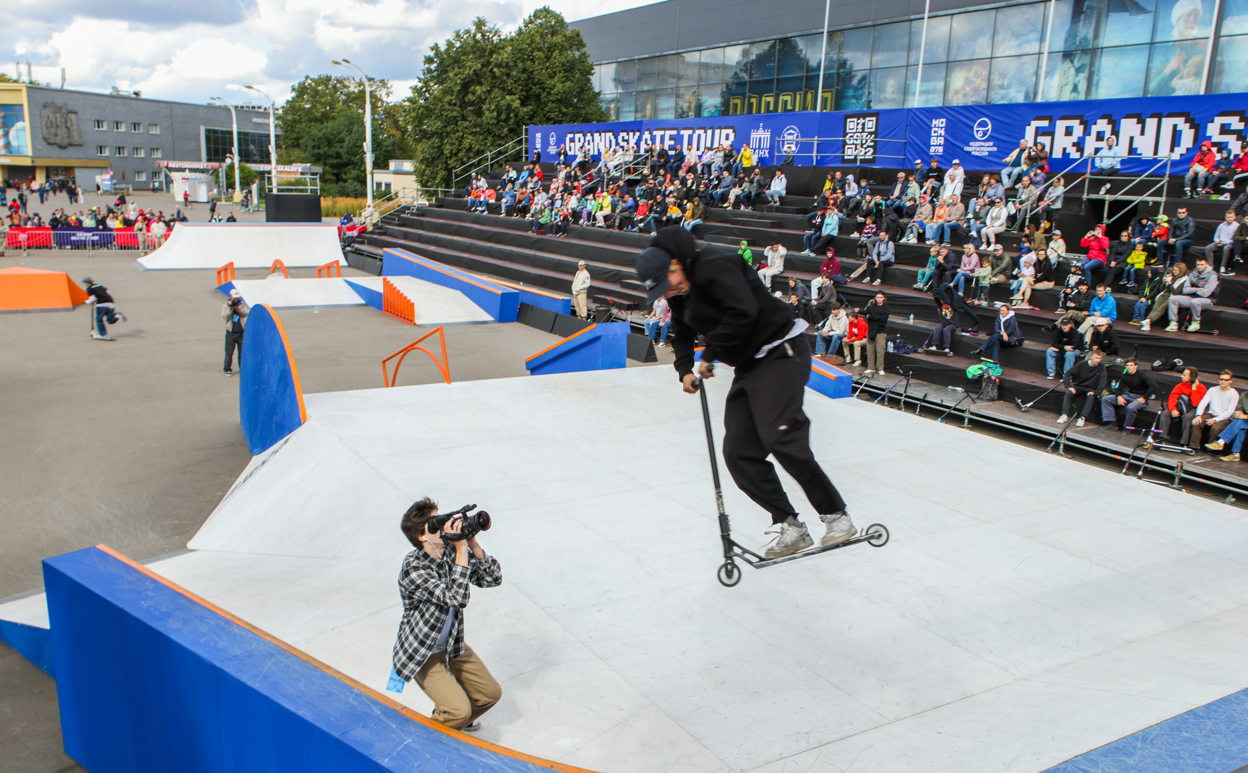 ROSPHOTO. Репортажный, архитектурный, театральный и файн-арт фотограф Лена Мельникова в Москве