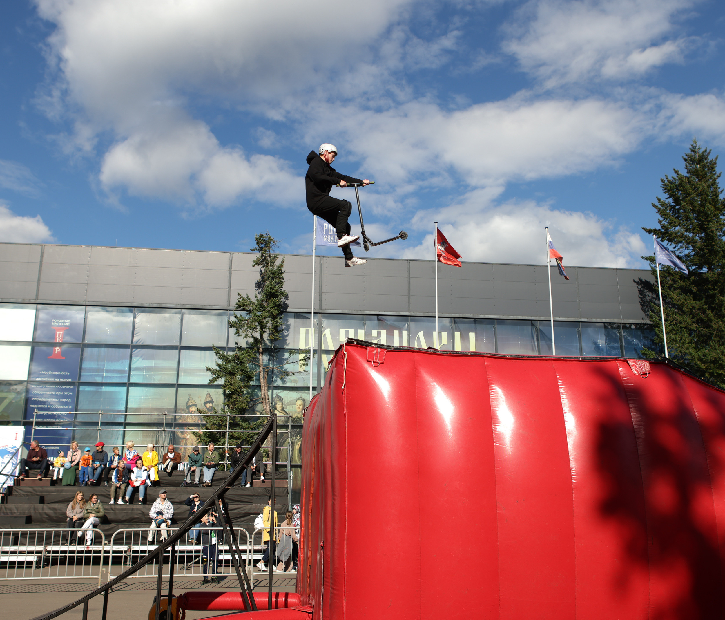 ROSPHOTO. Репортажный, архитектурный, театральный и файн-арт фотограф Лена Мельникова в Москве