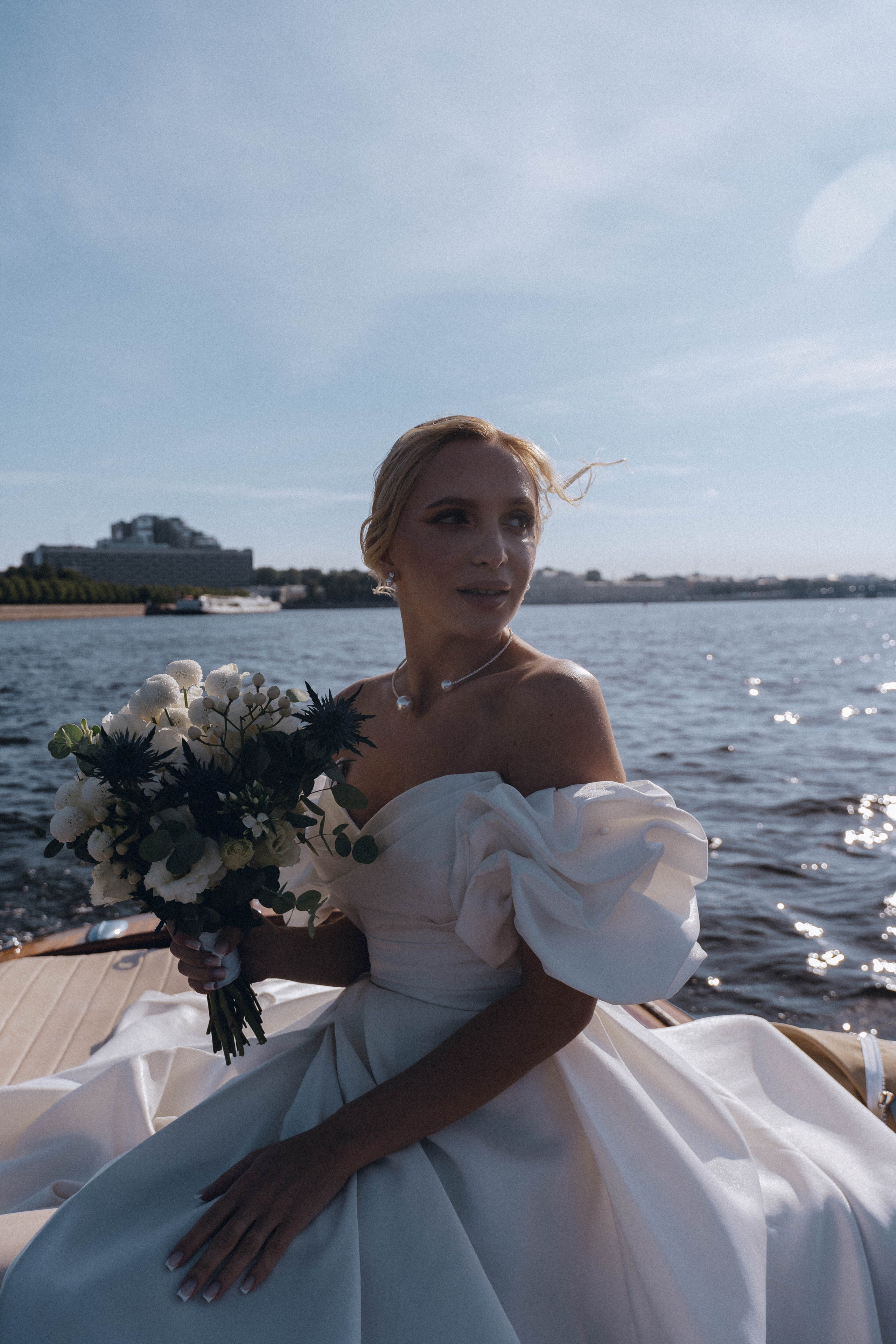СВАДЕНБНАЯ СЬЕМКА НА КАТЕРЕ ПО КАНАЛАМ САНКТ-ПЕТЕРБУРГА И В АКВАТОРИИ НЕВЫ. Профессиональный фотограф, Санкт-Петербург — Виктория Богомолова