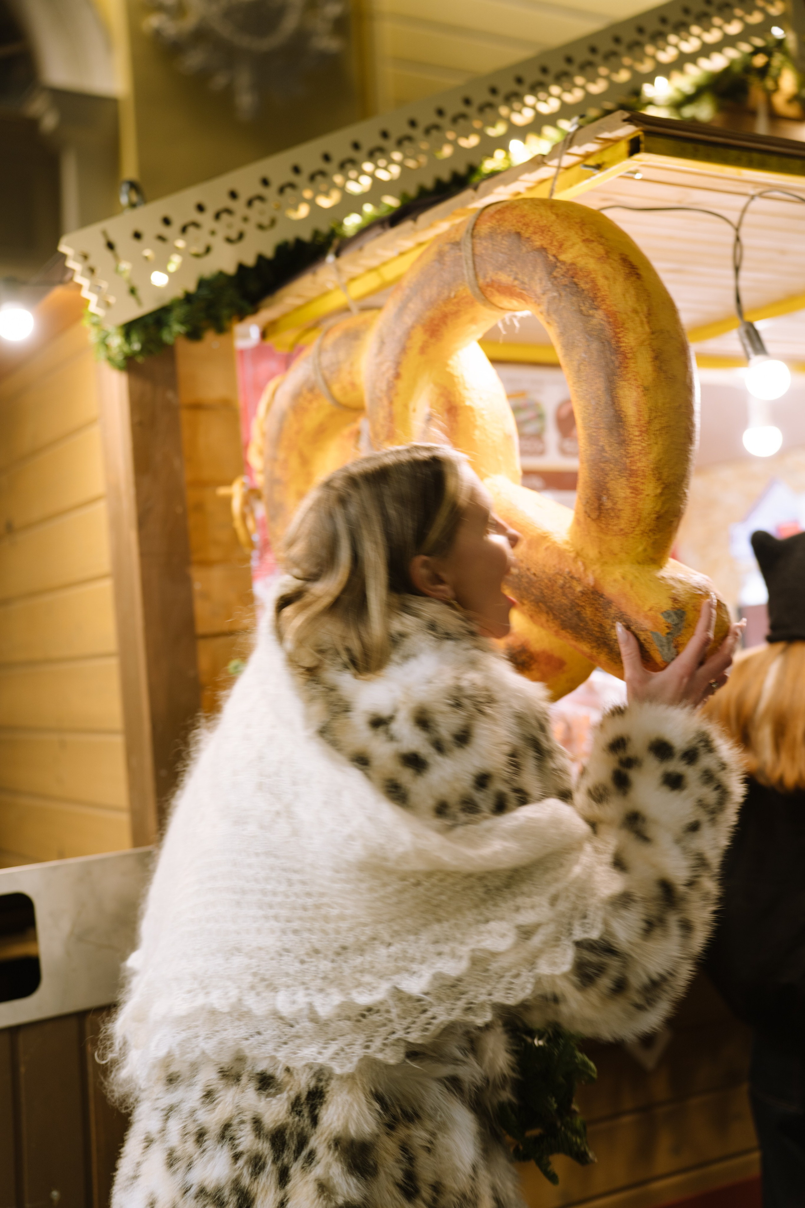 ПРОГУЛКА НА МАНЕЖНОЙ ПЛОЩАДИ ДЛЯ ДЕВУШКИ ПЕРЕД НОВЫМ ГОДОМ (НОВОГОДНЯЯ ФОТОСЕССИИЯ НА МАНЕЖНОЙ ПЛОЩАДИ). Профессиональный фотограф, Санкт-Петербург — Виктория Богомолова