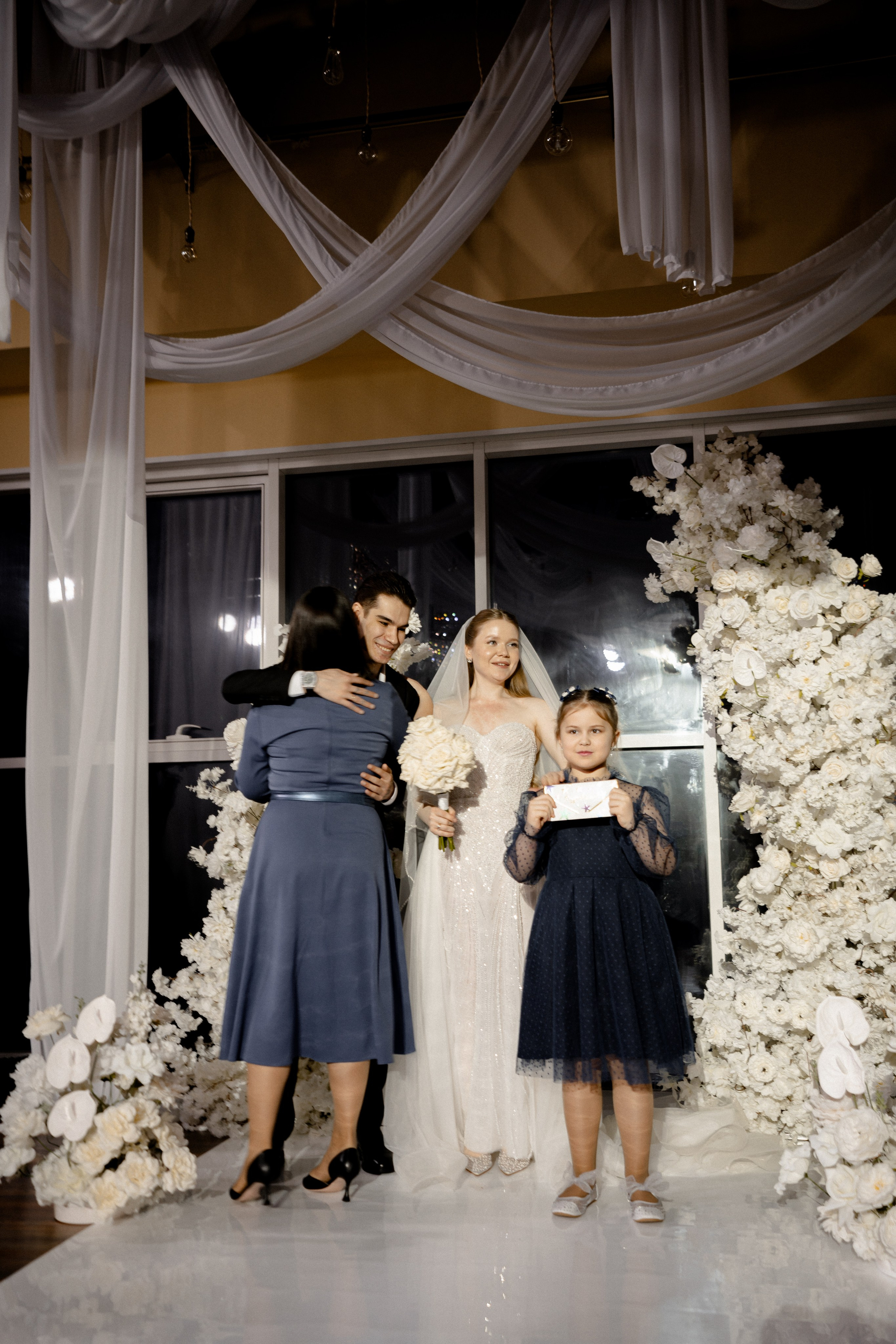 СВАДЕБНАЯ СЬЕМКА СБОРОВ В ОТЕЛЕ И ВЫЕЗД НА ЦЕРЕМОНИЮ (СНЯТО В СИБИРЕ В НИЖНЕВАРТОВСКЕ). Профессиональный фотограф, Санкт-Петербург — Виктория Богомолова