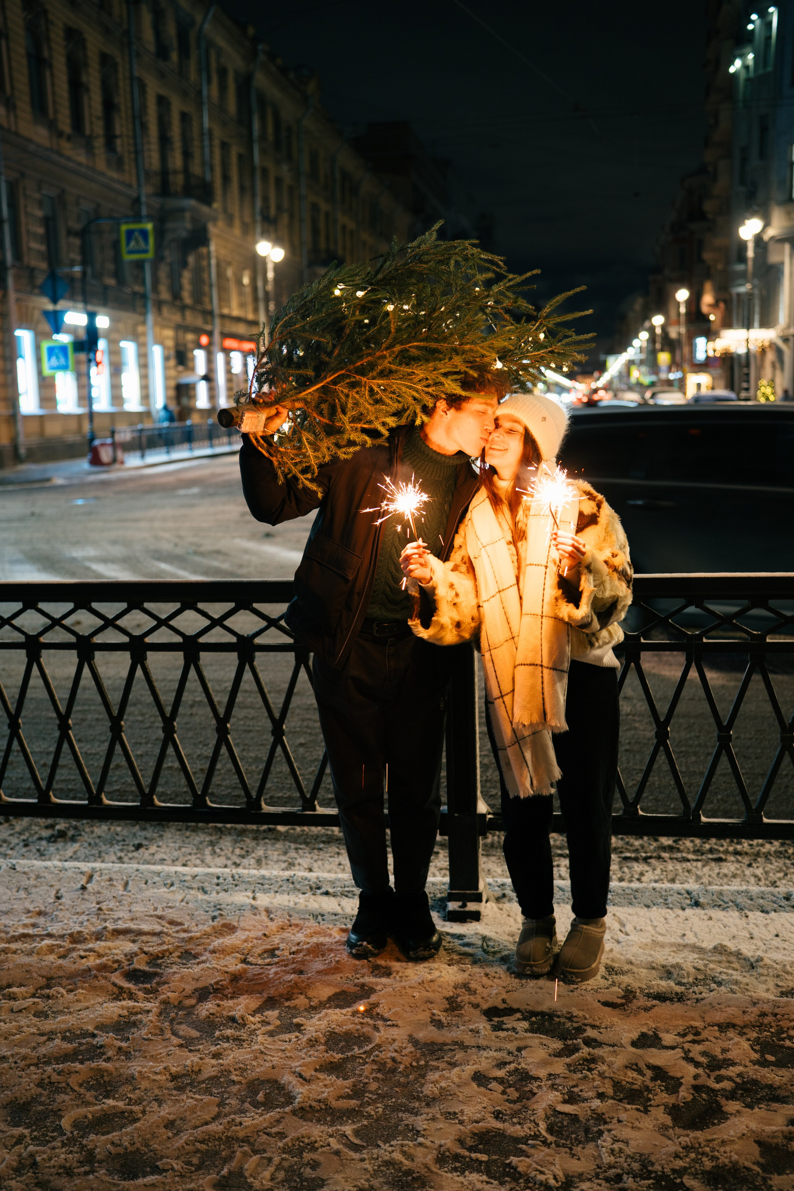 НОВОГОДНЯЯ ПРОГУЛКА ПАРЫ ПО ЧЕРНЫШЕВСКОЙ ПЕРЕД НОВЫМ ГОДОМ. Профессиональный фотограф, Санкт-Петербург — Виктория Богомолова