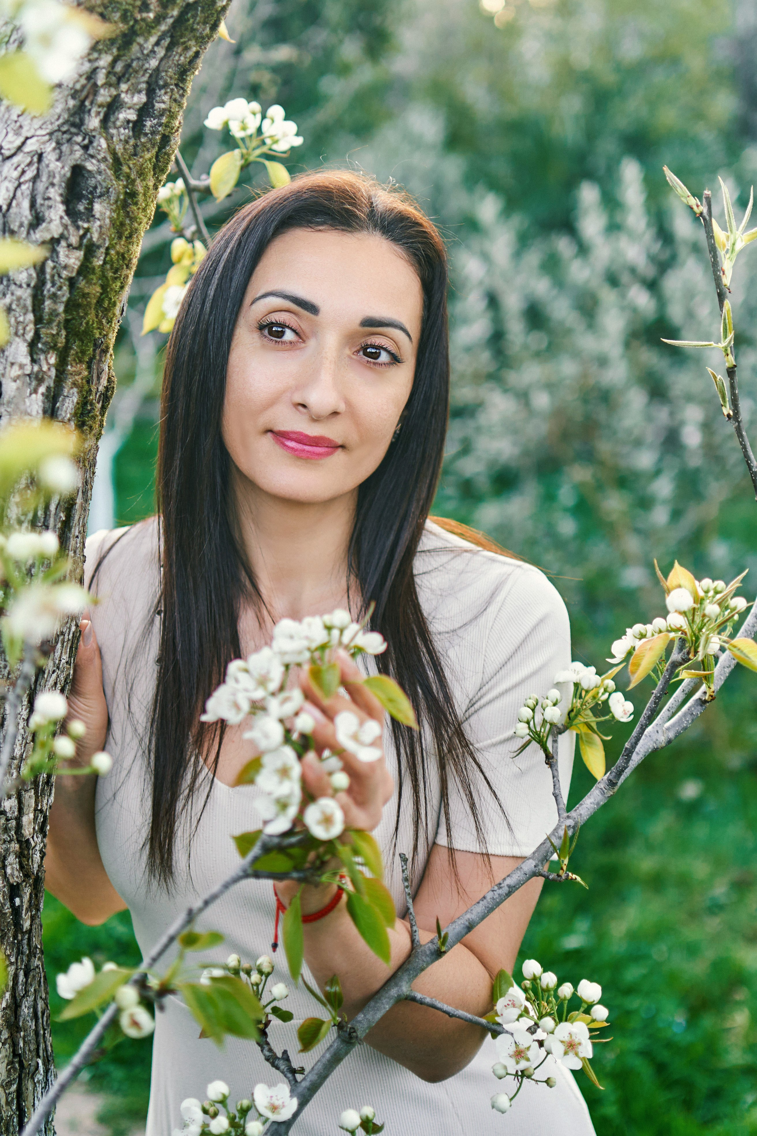 Съёмка Оксаны в цветущем саду в Абхазии. Фотограф Абхазия|Цандрипш|Гагра|Сириус|Красная Поляна Артём Большаков