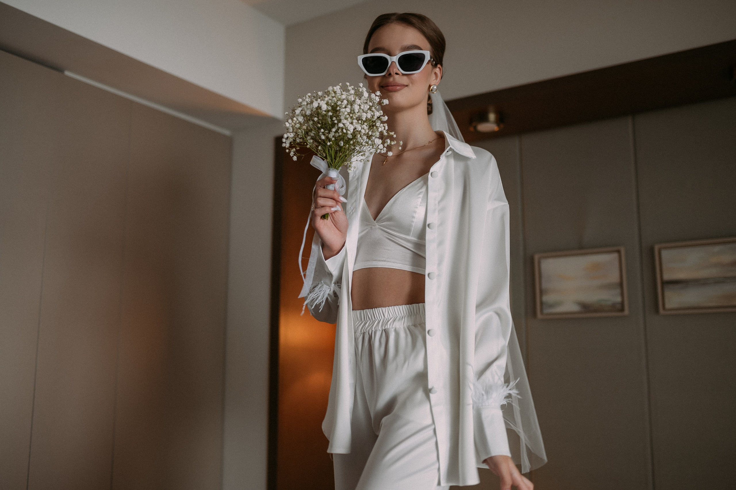 Свадебное утро и прогулка красивой яркой пары. Свадебный и семейный фотограф в Симферополе Дарья Маркова