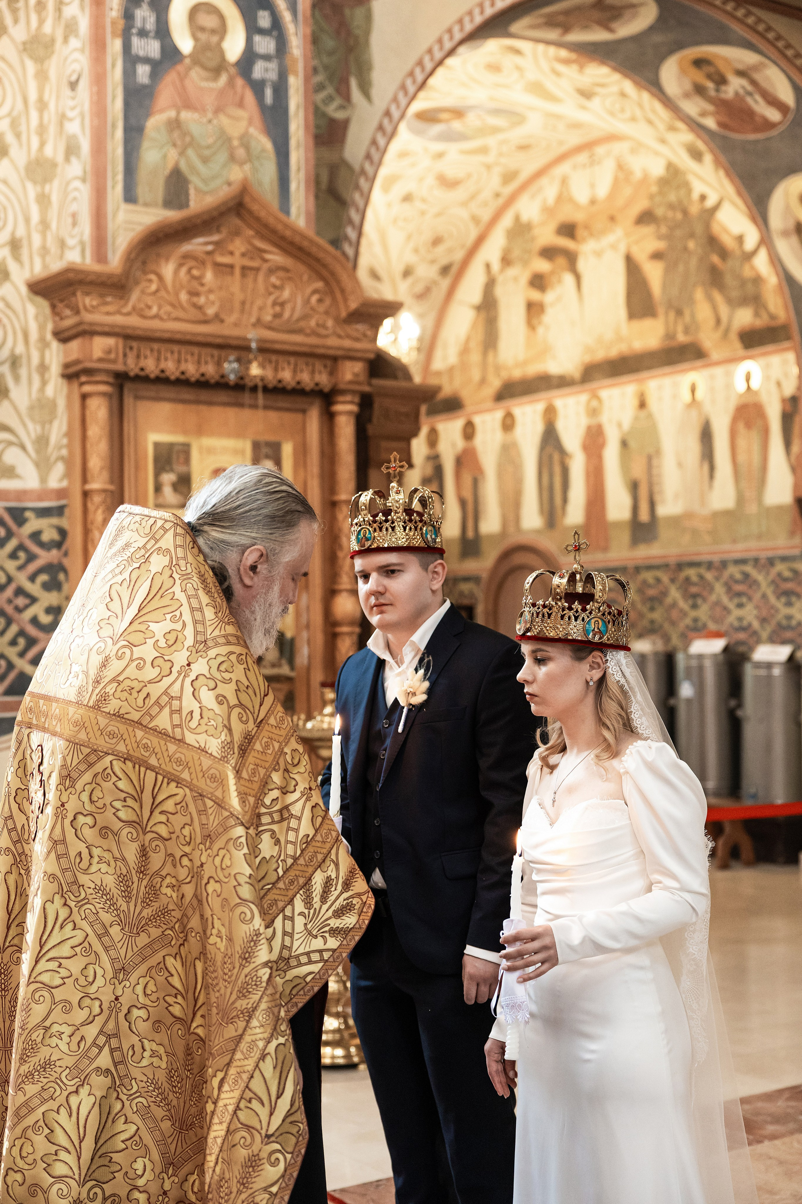 Венчание в Храме святых Новомучеников и Исповедников Российских. Фотограф Крещение, Выписка москва