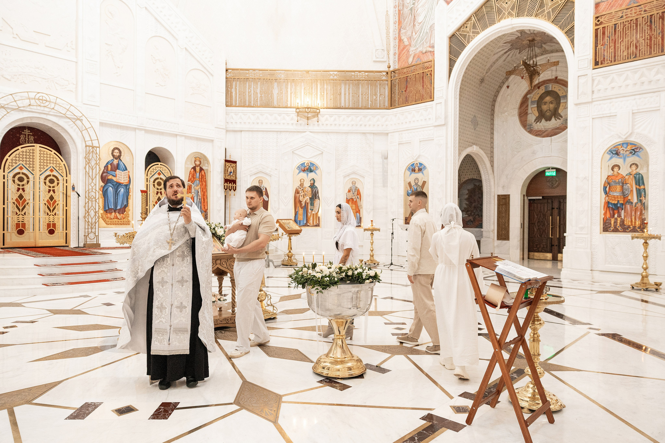 Крещение в храме святого равноапостольного князя Владимира. Фотограф Крещение, Выписка москва