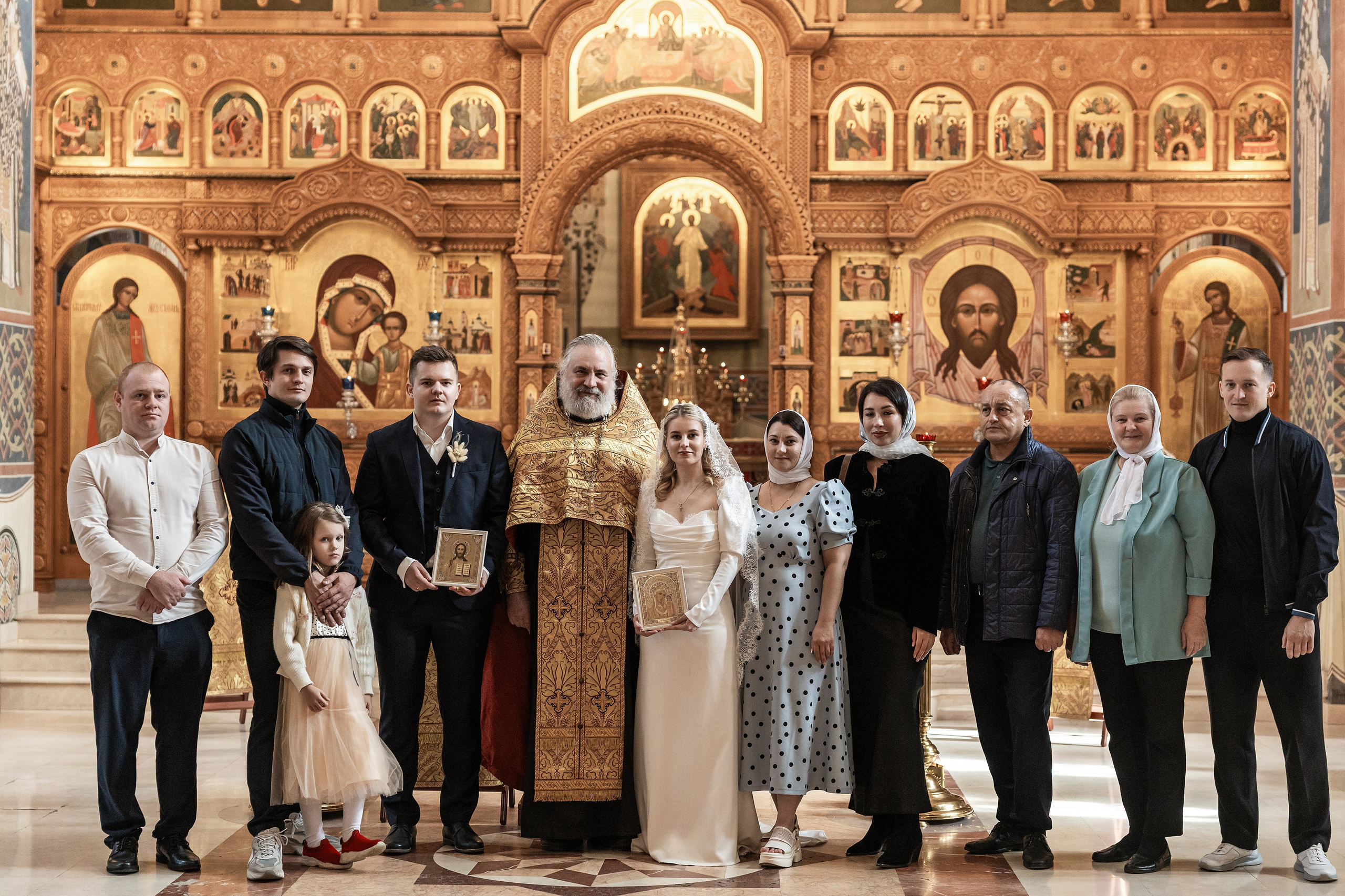 Венчание в Храме святых Новомучеников и Исповедников Российских. Фотограф Крещение, Выписка москва