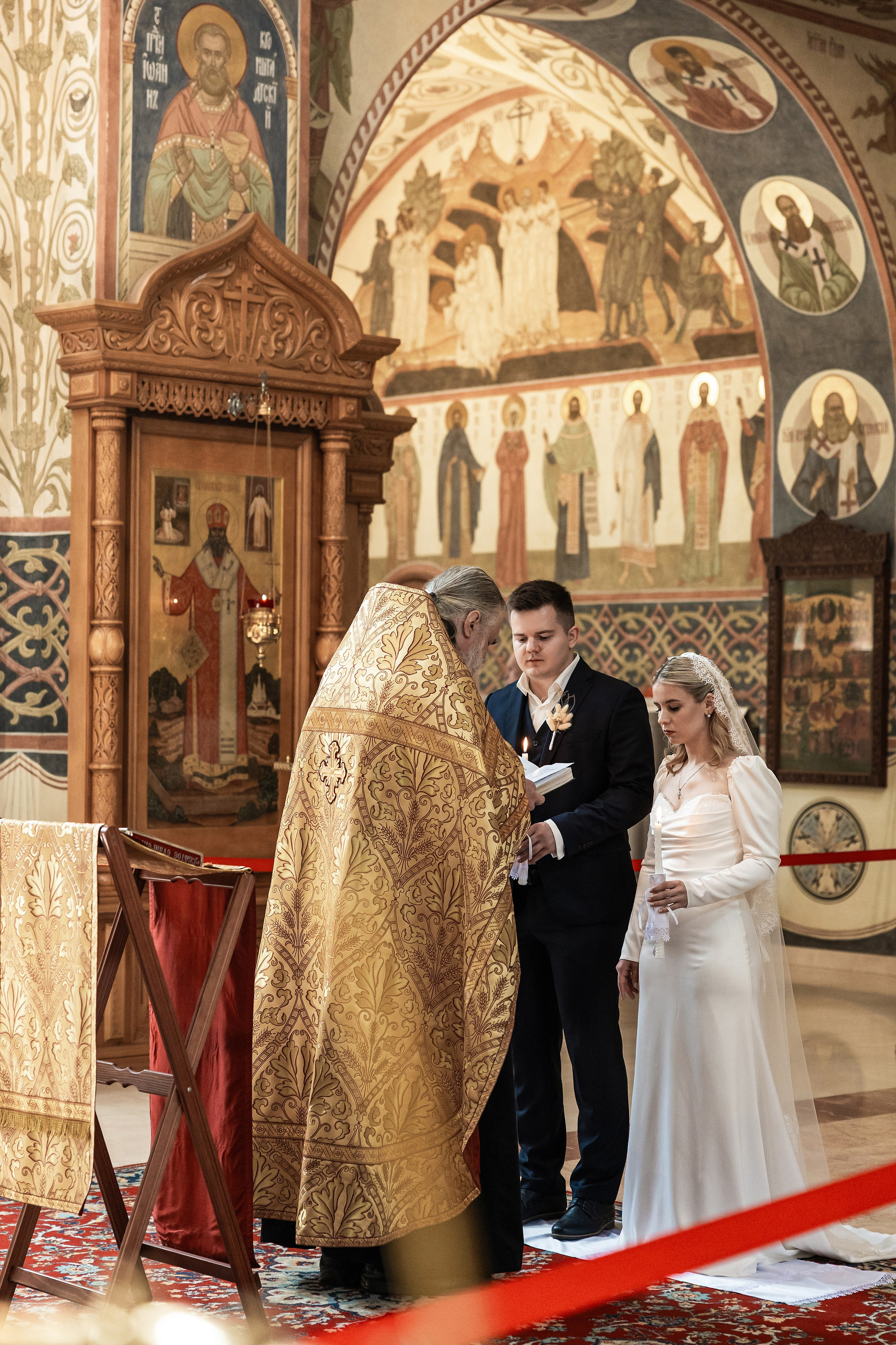 Венчание в Храме святых Новомучеников и Исповедников Российских. Фотограф Крещение, Выписка москва
