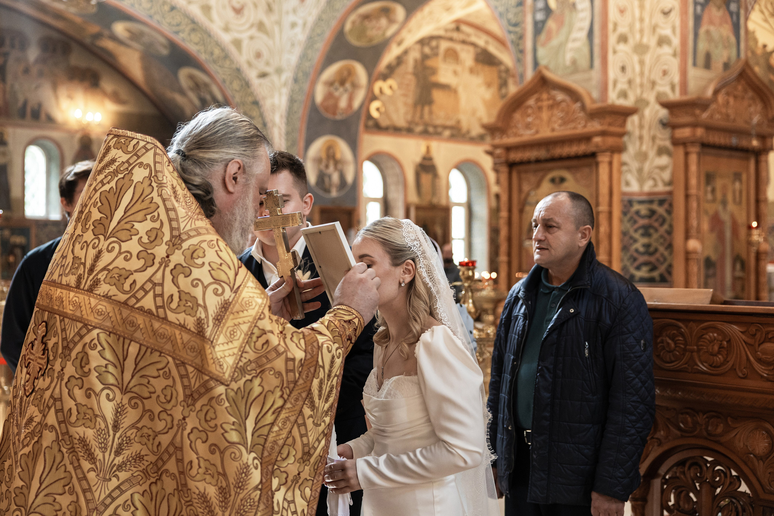 Венчание в Храме святых Новомучеников и Исповедников Российских. Фотограф Крещение, Выписка москва
