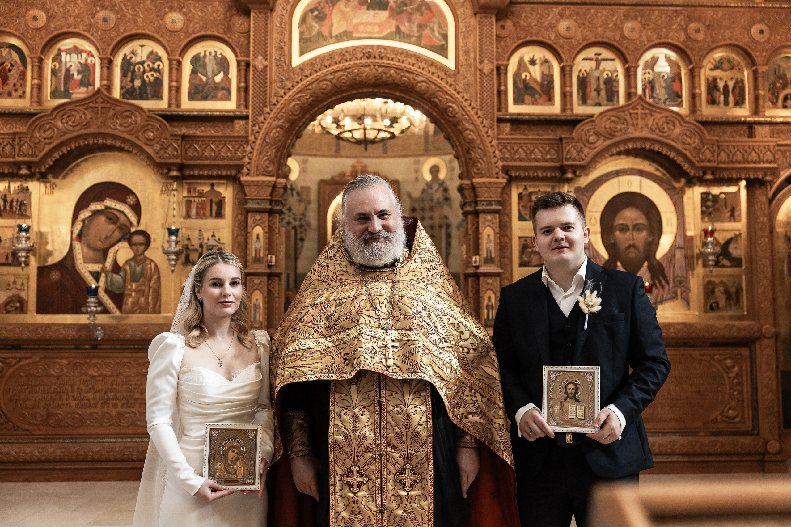 Венчание в Храме святых Новомучеников и Исповедников Российских. Фотограф Крещение, Выписка москва