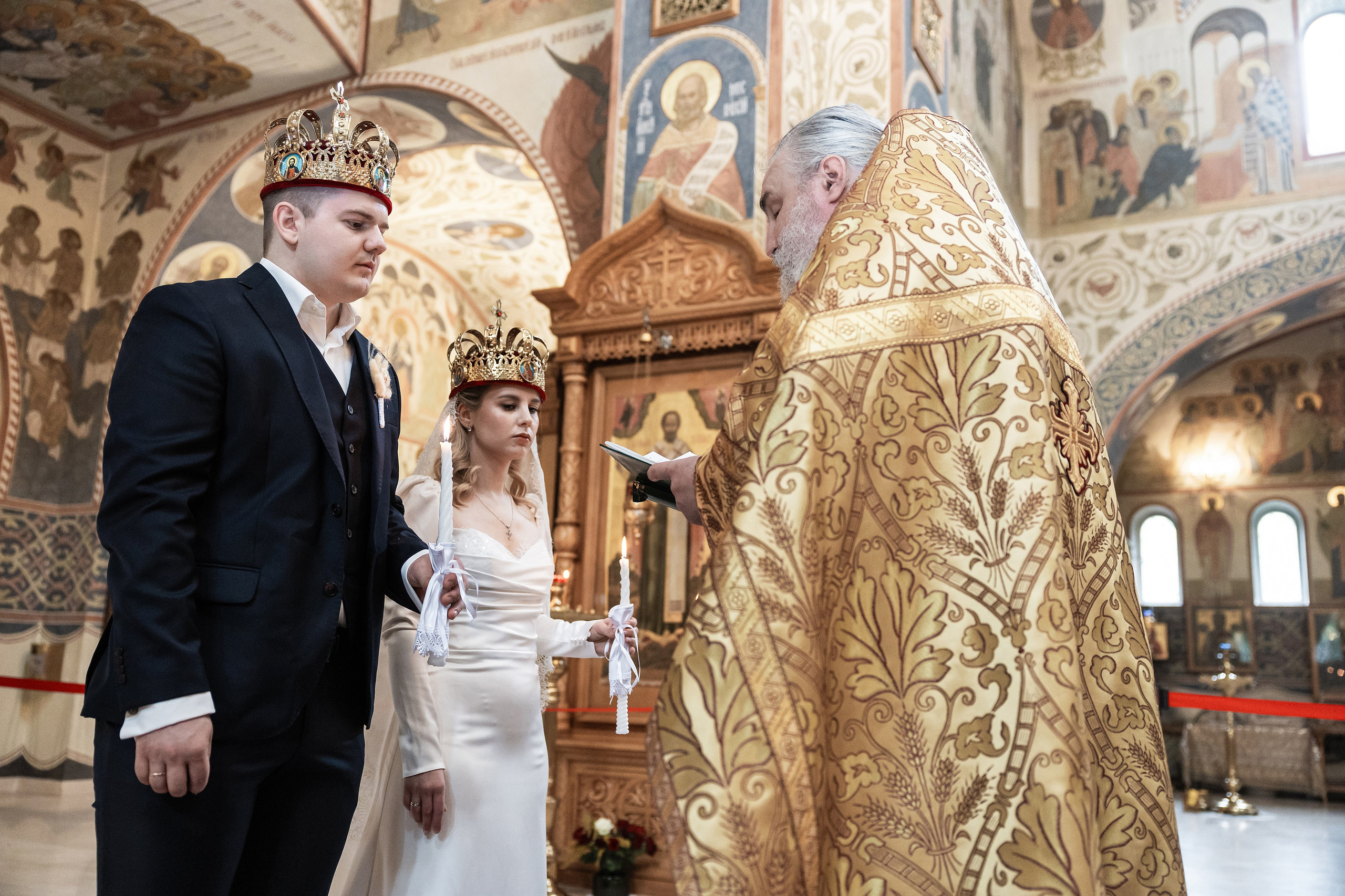Венчание в Храме святых Новомучеников и Исповедников Российских. Фотограф Крещение, Выписка москва