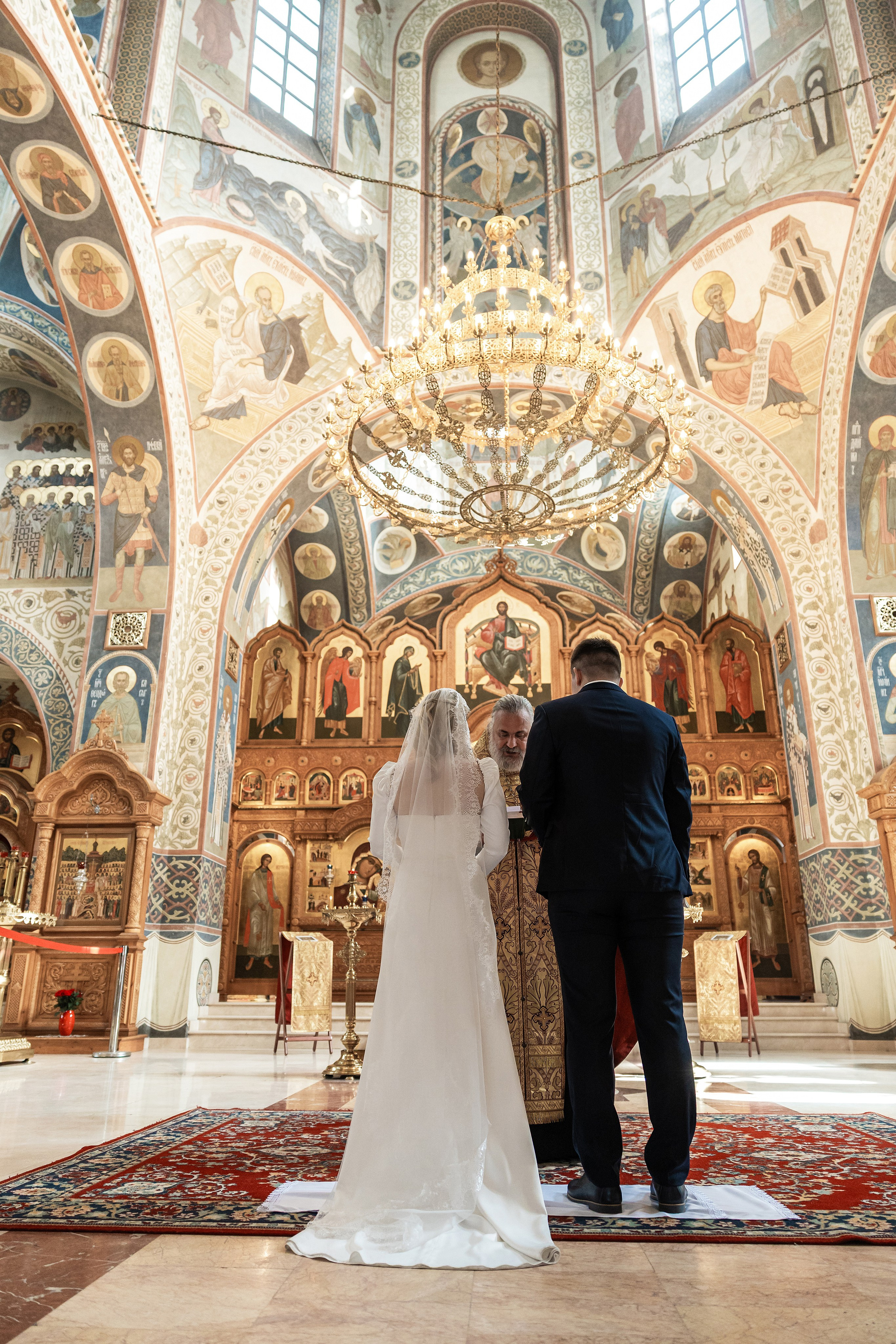 Венчание в Храме святых Новомучеников и Исповедников Российских. Фотограф Крещение, Выписка москва
