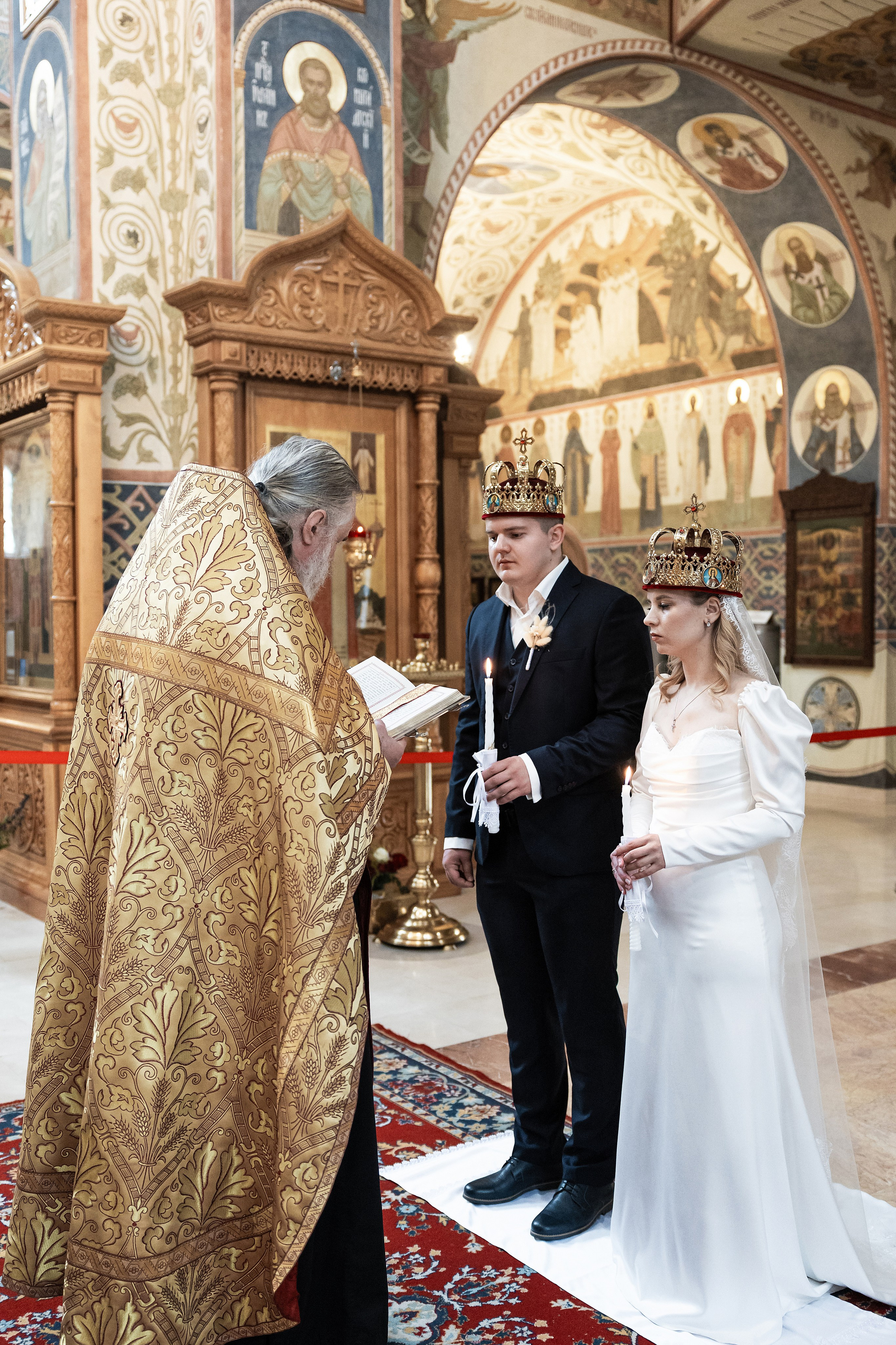 Венчание в Храме святых Новомучеников и Исповедников Российских. Фотограф Крещение, Выписка москва